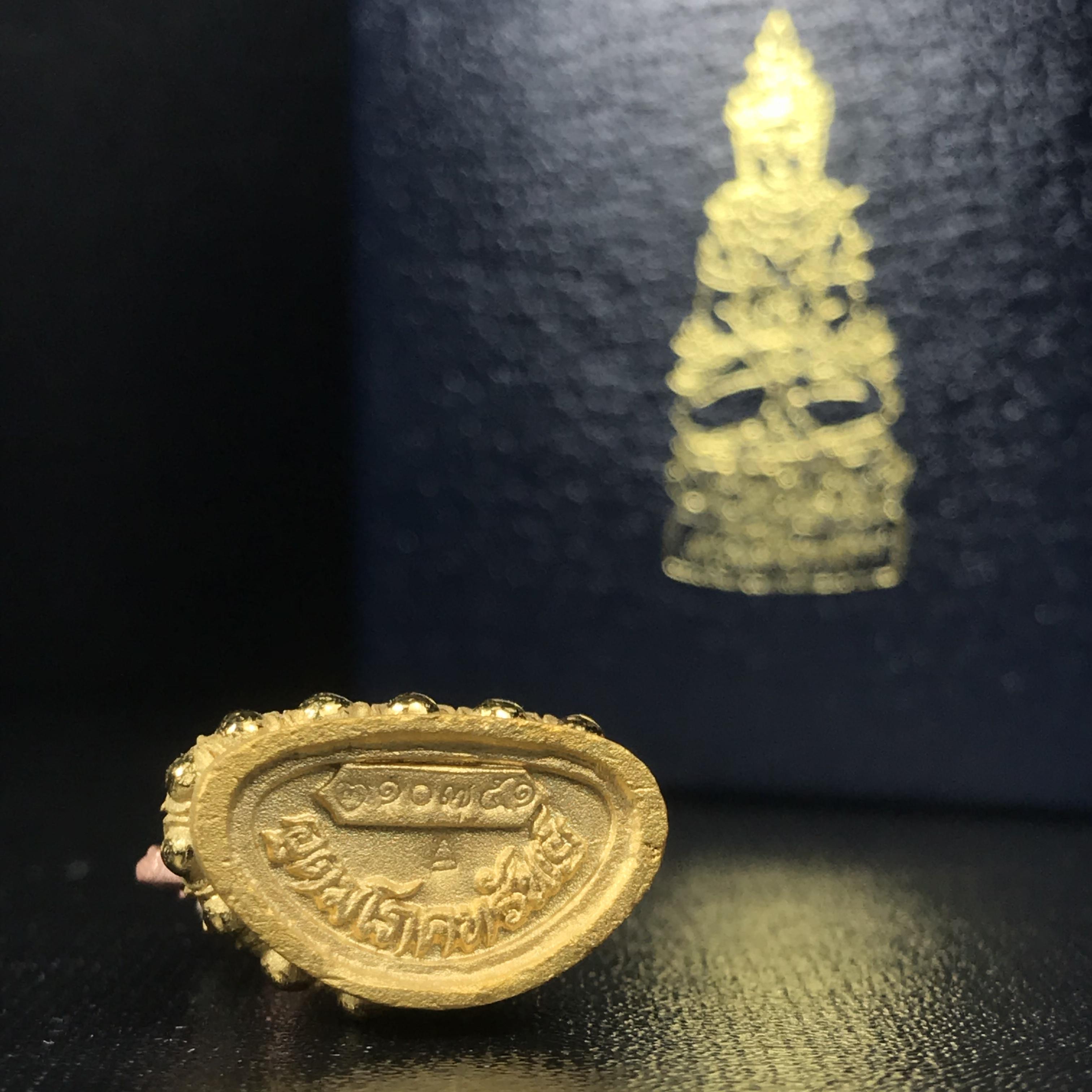 พระกริ่งอวโลกิเตศวร ( เจ้าแม่กวนอิม ) วัดโพธิ์แมนคุณาราม เนื้อเงิน 3 กษัตริย์ พ่นทราย รุ่นอุดมโภคทรัพย์ พ.ศ.2539(อีกหนึ่งรุ่นยอดนิยม พุทธศิลป์สวยงดงาม)