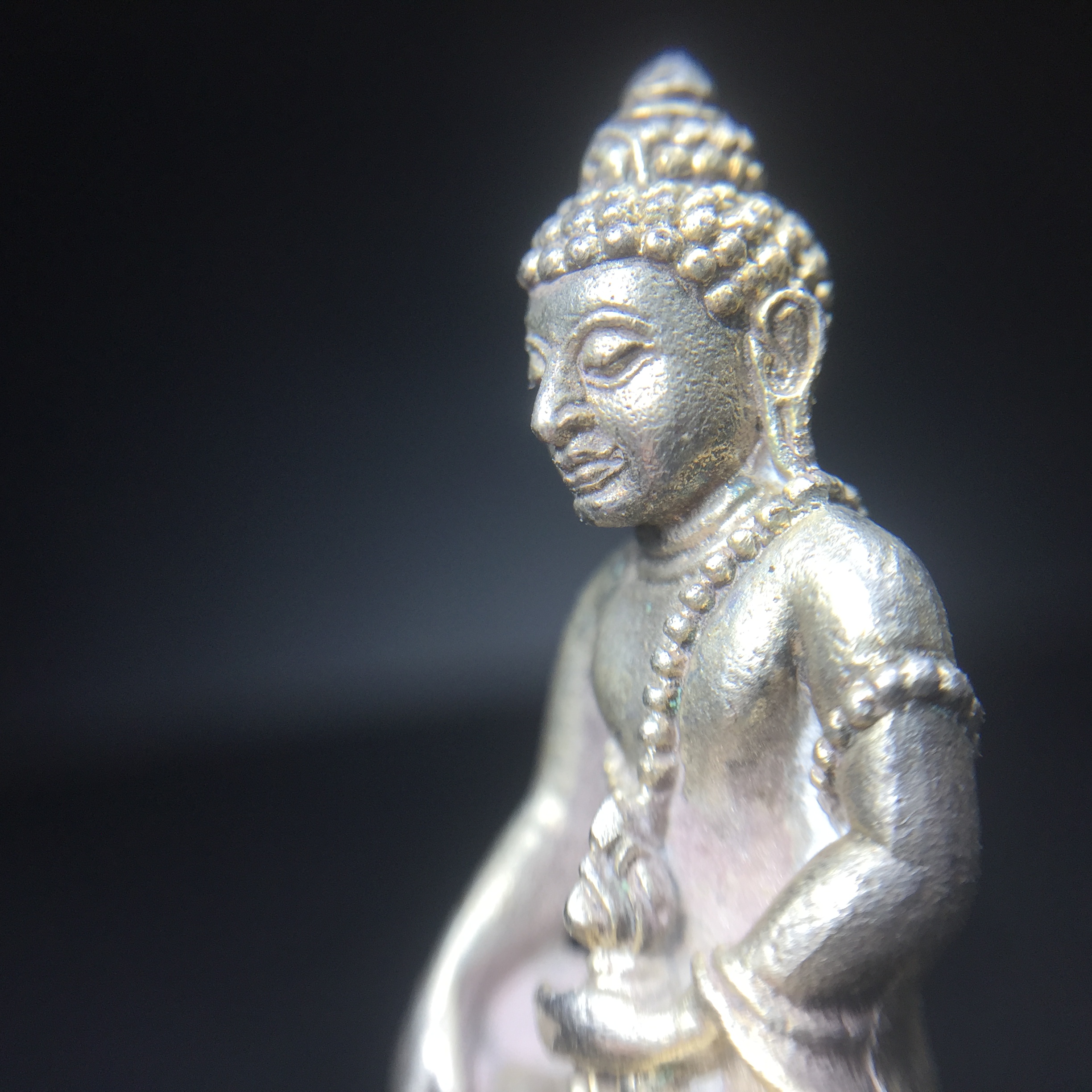 พระกริ่งศิรากาศ ภปร.(วัตถุมงคล"คุ้มเกล้าฯ") โรงพยาบาลภูมิพล เนื้อเงินพิมพ์หน้าไทย (ในหลวงรัชกาลที่9เสด็จเททอง)(พิธีใหญ่)(นิยม)