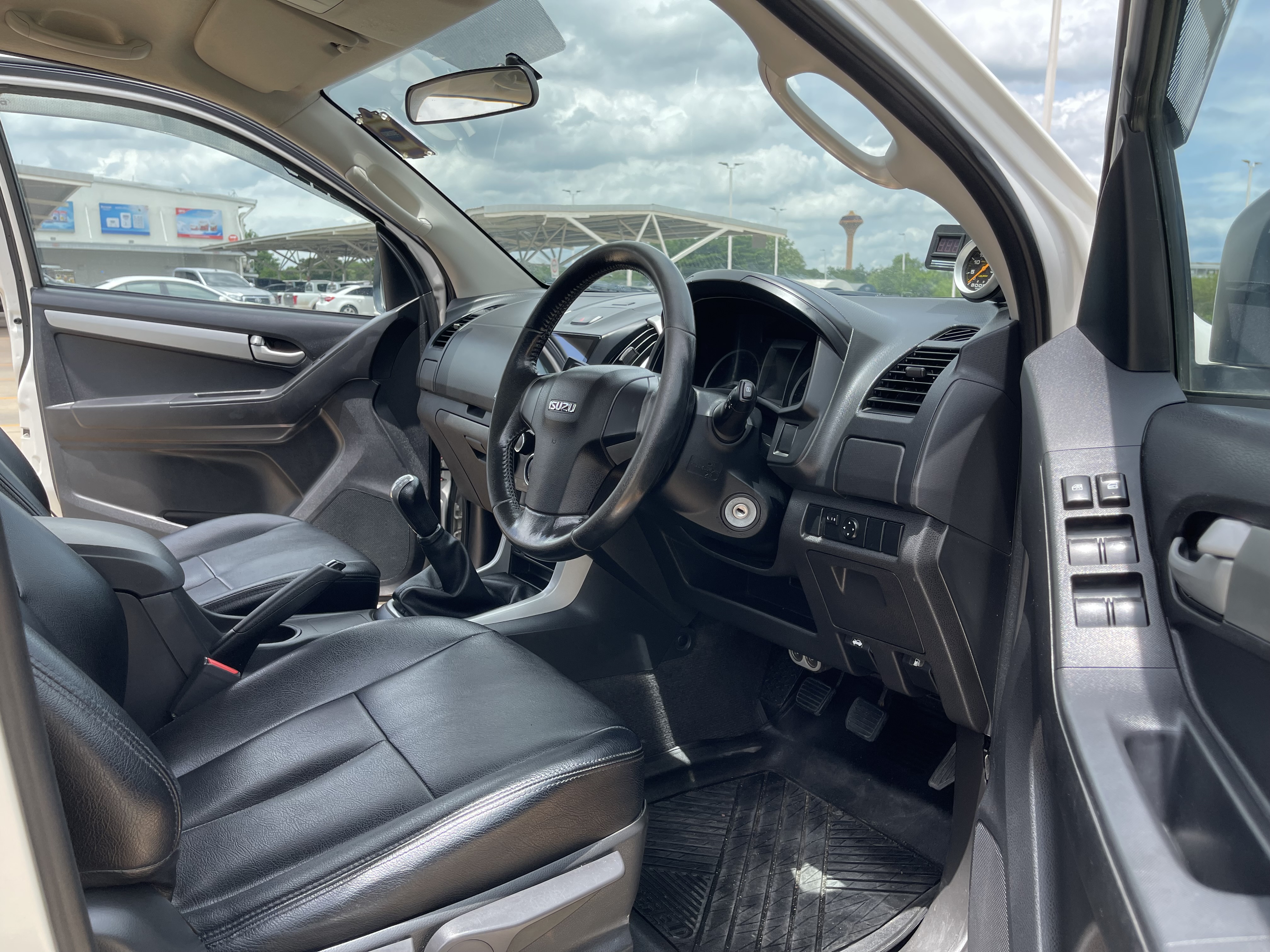 Isuzu Dmax All New 4ประตู Hilander 2.5 Vgs Z Dvd 2014 ขาวมุก