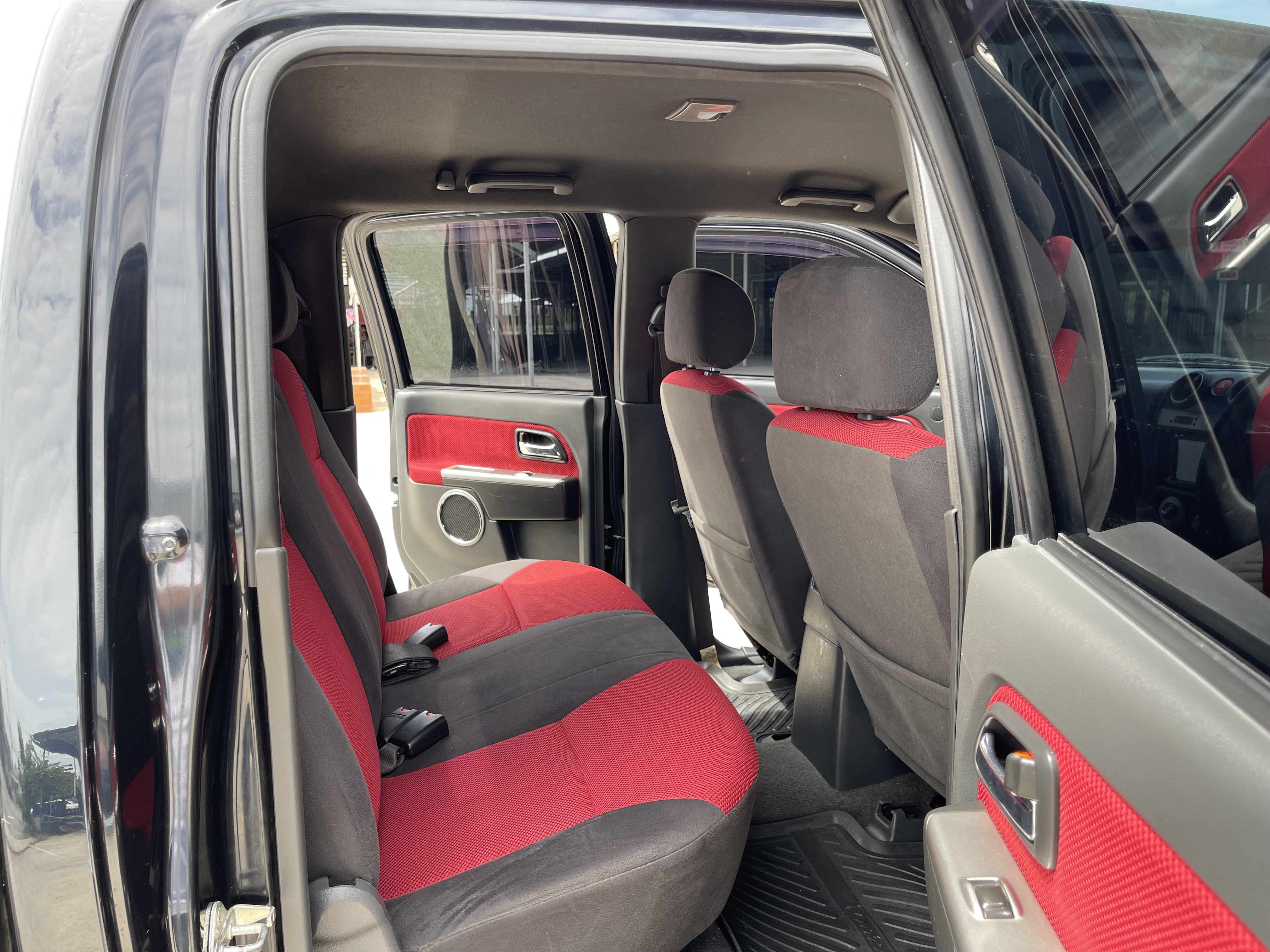 Isuzu Dmax 4ประตู Hilander 2.5 Abs X-Series Navi 2010 ดำ