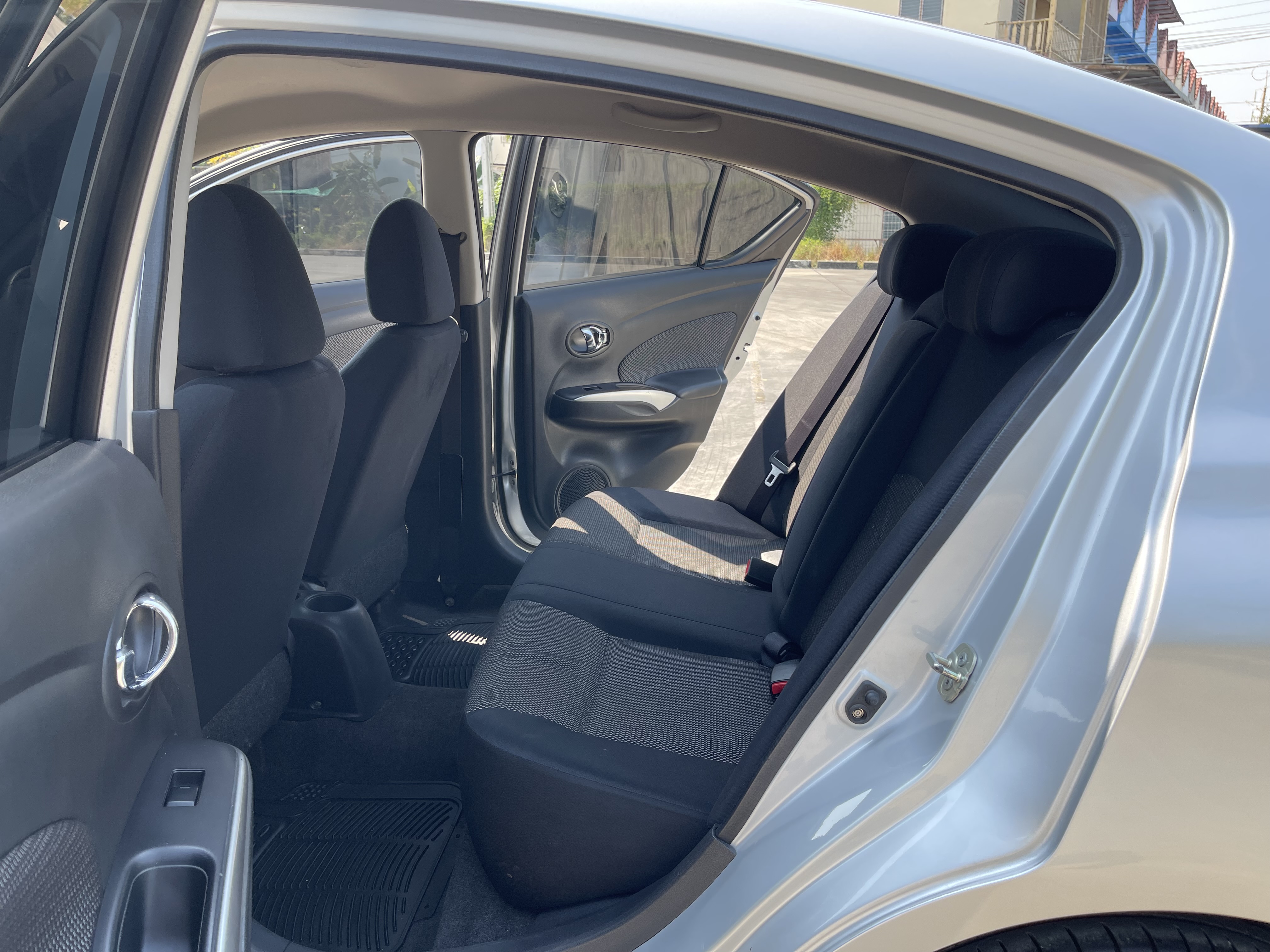 Nissan Almera 1.2 VL At 2014 เงิน