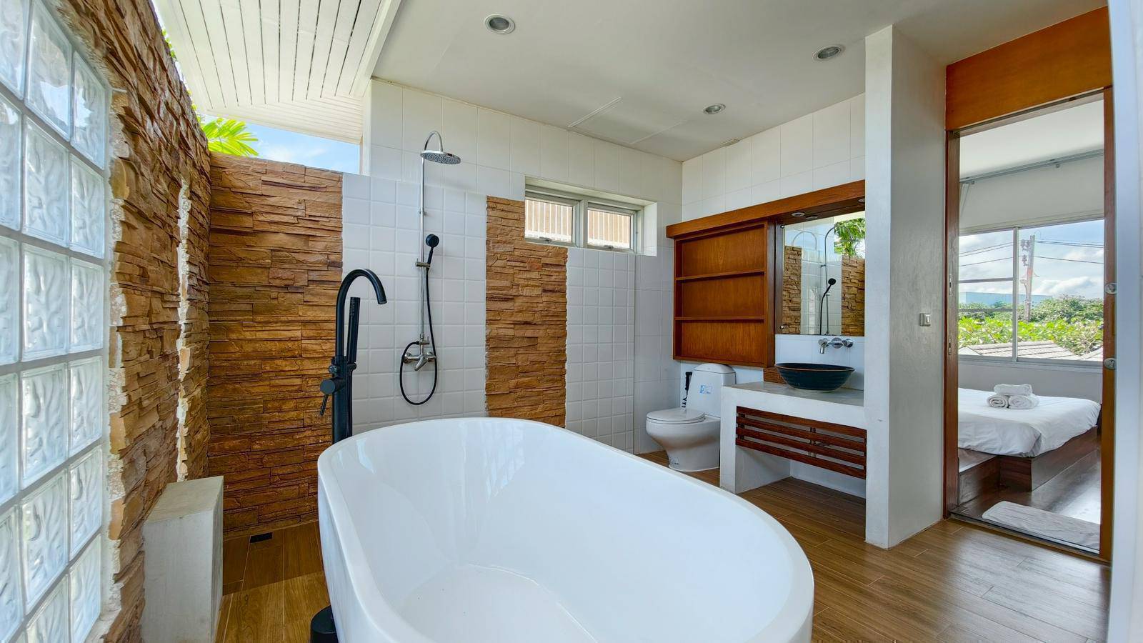 For Sales : Chalong, Luxury Pool Villa, 6 Bedrooms 7 Bathrooms