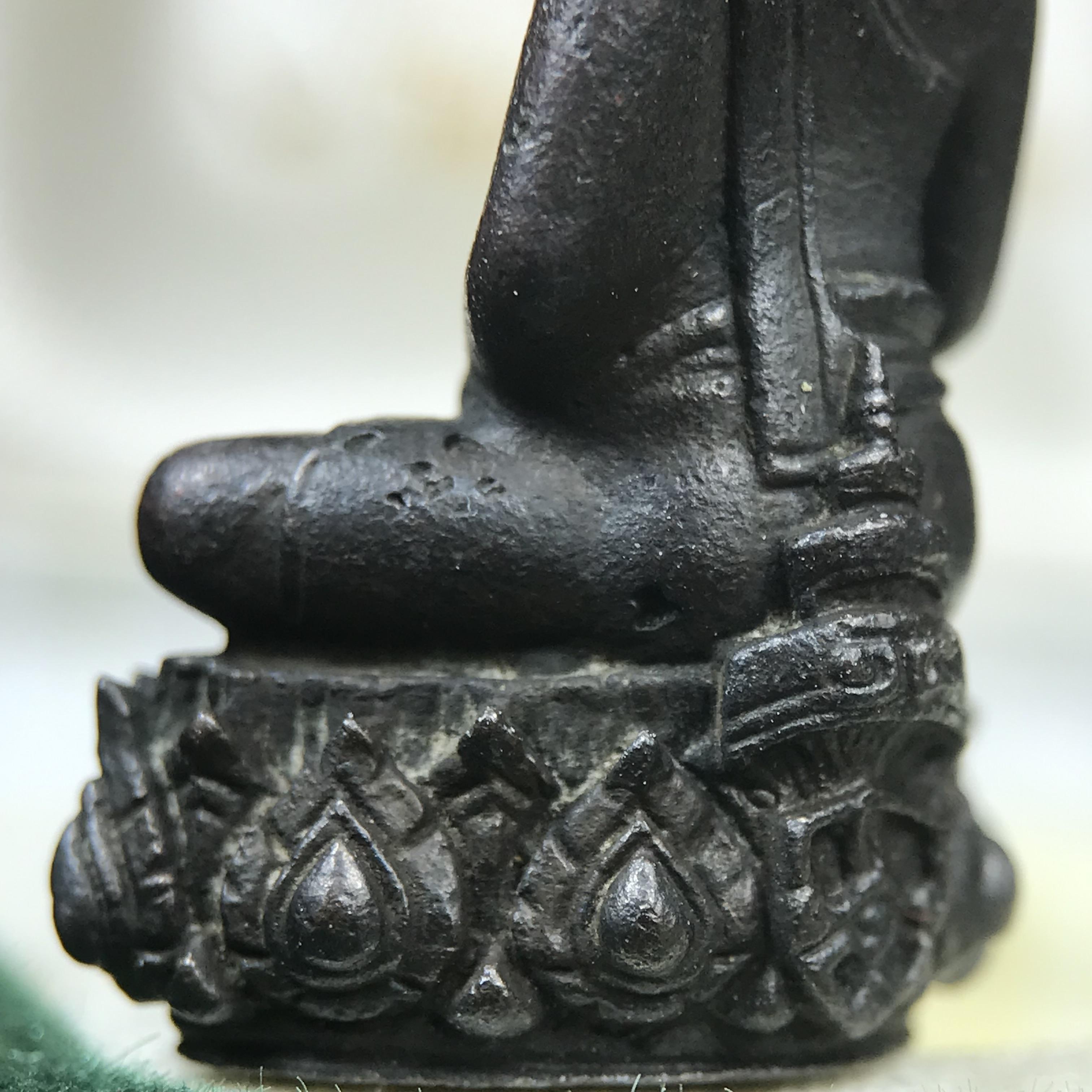 พระกริ่งวาสนา(รุ่นแรก) 80 พรรษา สมเด็จพระสังฆราช (วาสน์) วัดราชบพิธฯ ปี2521 เนื้อนวโลหะ(ตอกโค๊ตพระปิดตา) โดยมีหลวงปู่โต๊ะ วัดประดู่ฉิมพลีร่วมปลุกเสก พร้อมกล่องบรรจุเดิม(รุ่นแรก คอตั้งตรงได้สัดส่วน หายาก)