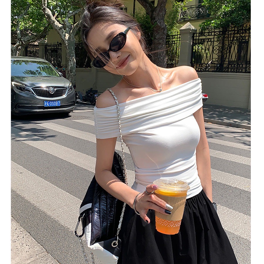 เปิดไหล่แขนสั้น