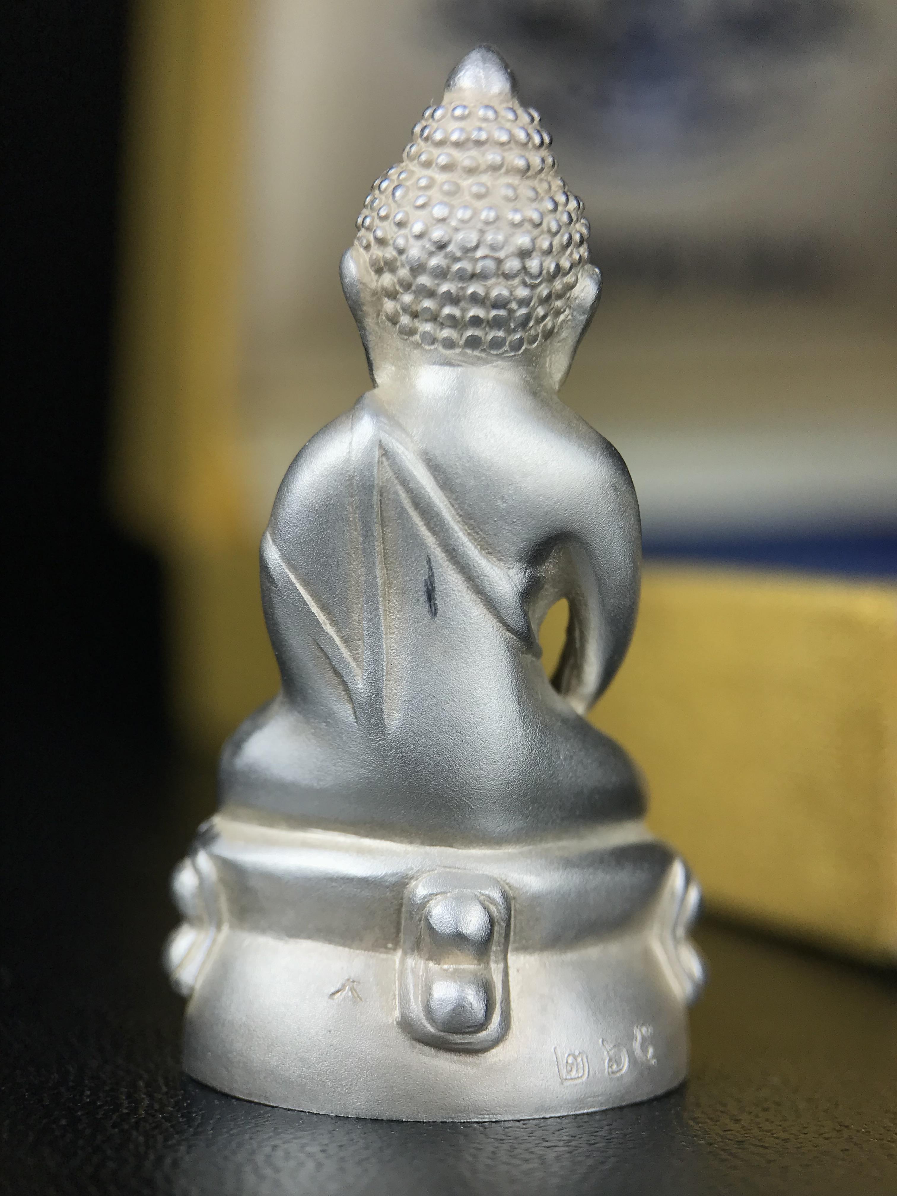 พระกริ่งสมเด็จญาณ วัดบวรนิเวศวิหาร เนื้อเงินบริสุทธิ์ 92.5% ตรากาญจนาภิเษกทองคำ(เนื้อทองคำแท้) พระราชทานแจกเมื่อ 3 ตุลาคม 2538 จัดสร้างในวโรกาส สมเด็จพระญาณสังวร สมเด็จพระสังฆราช ฉลองพระชนมายุครบ 82 พรรษา และฉลองครองราชสมบัติครบ 50 ปี รัชกาลที่ 9 (หายาก)