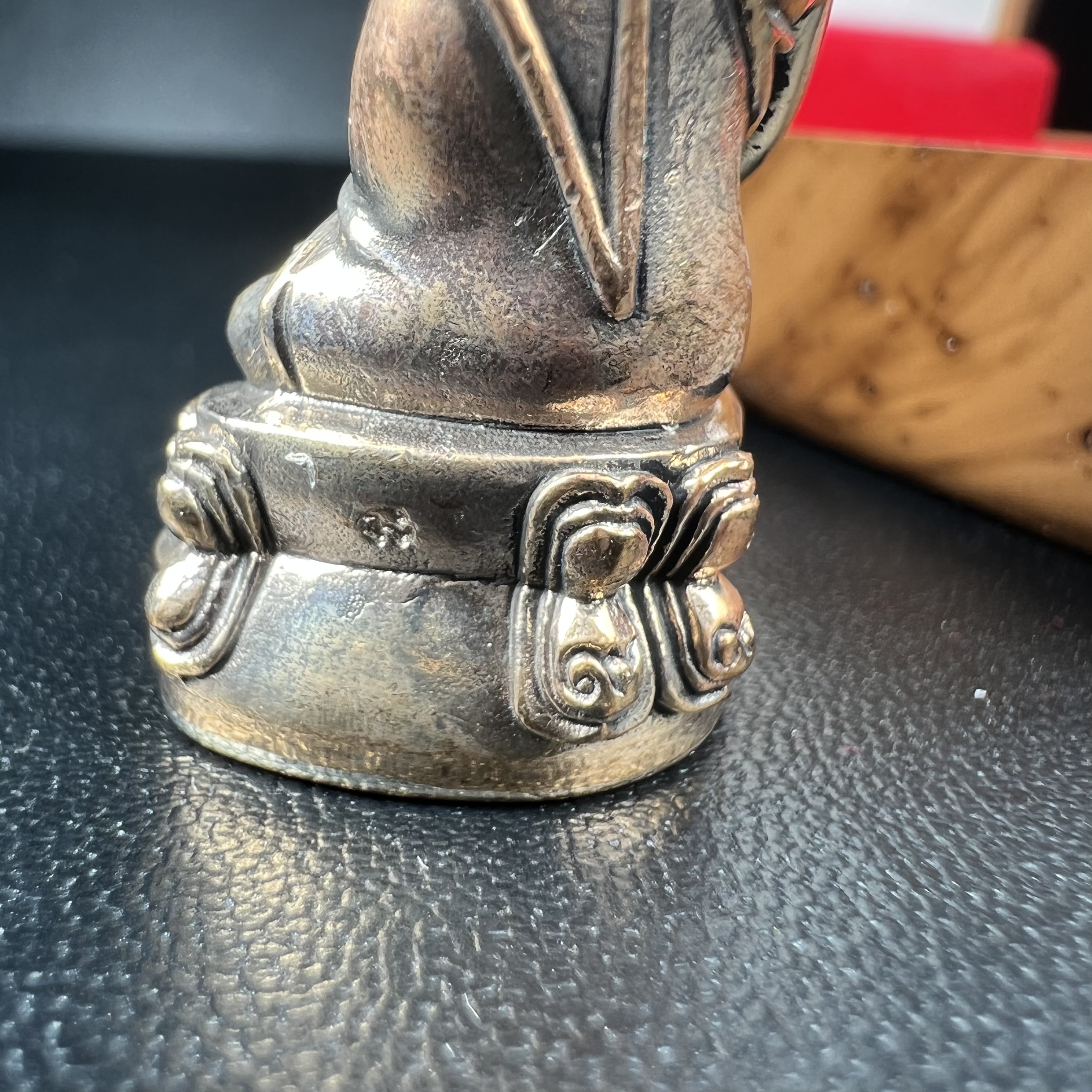 พระกริ่งที่ระลึก สมเด็จพระญาณสังวร สมเด็จพระสังฆราช สกลมหาสังฆปริณายก ทรงเจริญพระชันษา 99 ปี 3 ตุลาคม 2555 วัดบวรนิเวศวิหาร(ทรงพระราชทานใต้ฐานองค์พระกริ่งบรรจุเส้นพระเกศา)(1 ใน 999 องค์)