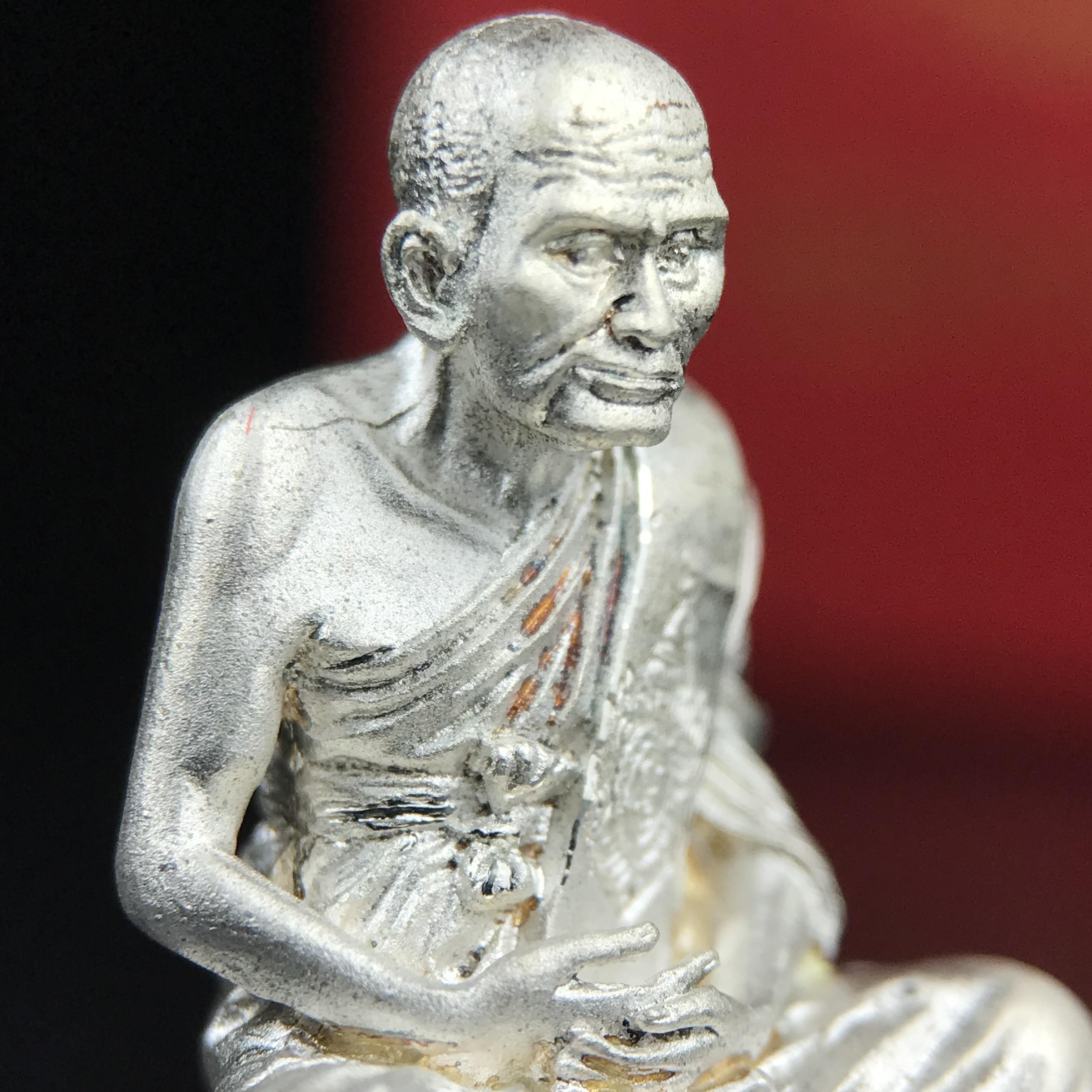 รูปหล่อหลวงพ่อเงิน วัดบางคลาน จ.พิจิตร พิมพ์หน้าเหมือนหลวงพ่อ "รุ่น 91 ปี กรมเสมียนตรา" กระทรวงกลาโหมจัดสร้างในปี 2543 พุทธาภิเษกใหญ่ 3 วัด 3พิธีวัดสุทัศน์ /วัดบางคลาน/วัดพระแก้ว เนื้อเงินปัดเงา(หายาก) พุทธศิลป์งดงามมากหายาก(ตอกโค๊ตหมาย ๑๖)