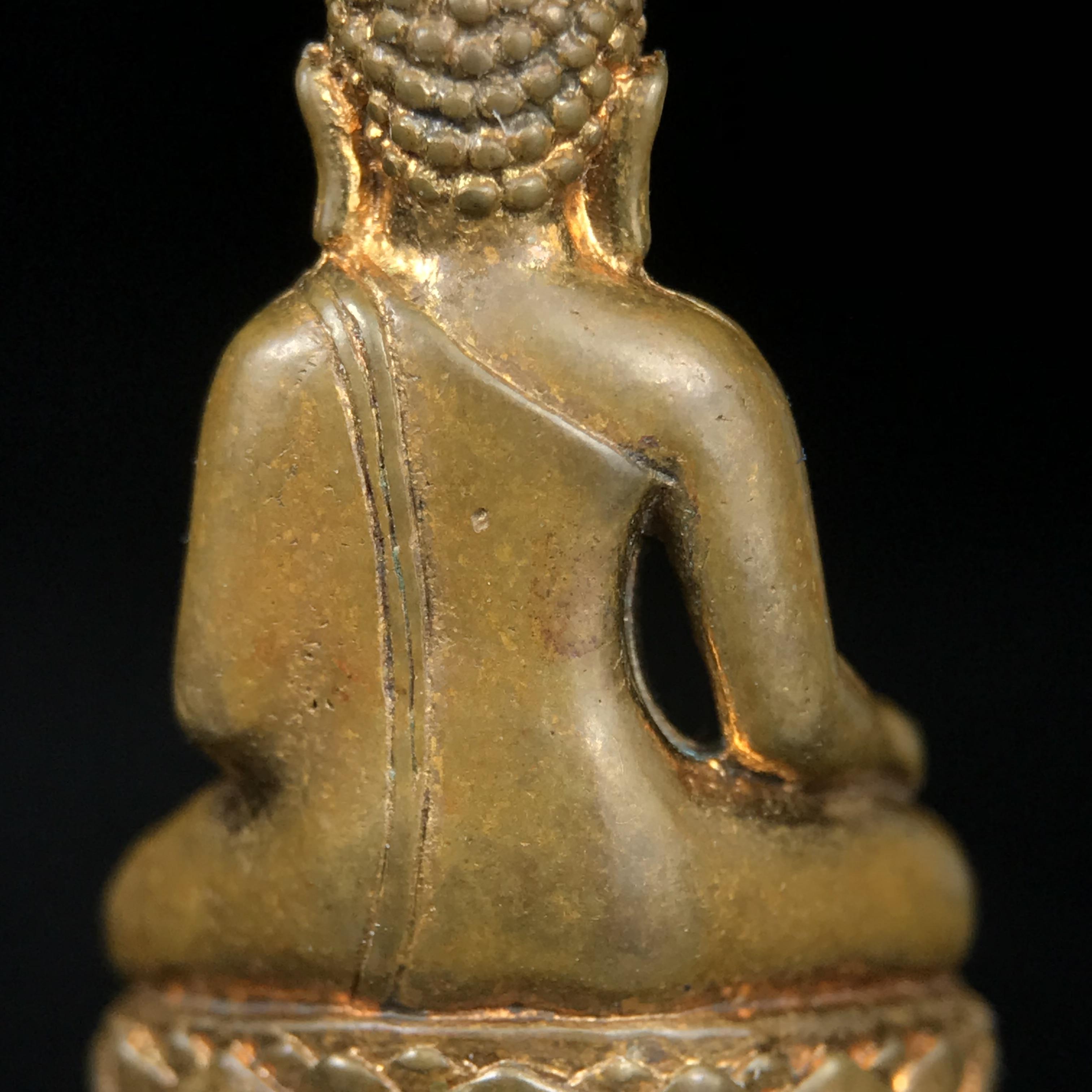 พระกริ่งไพรีพินาศ บรรจุเหล็กไหล ครั้งแรกและครั้งเดียวในประวัติศาสตร์ เฉลิมพระเกียรติ พระบาทสมเด็จพระเจ้าอยู่หัวรัชกาลที่9 พระชนมพรรษา 6 รอบ ปี2542 เนื้อสัมฤทธิ์(บรรจุเหล็กไหล)ดีนอก-ดีใน พิธีใหญ่ มวลสารเด่น (หายาก)