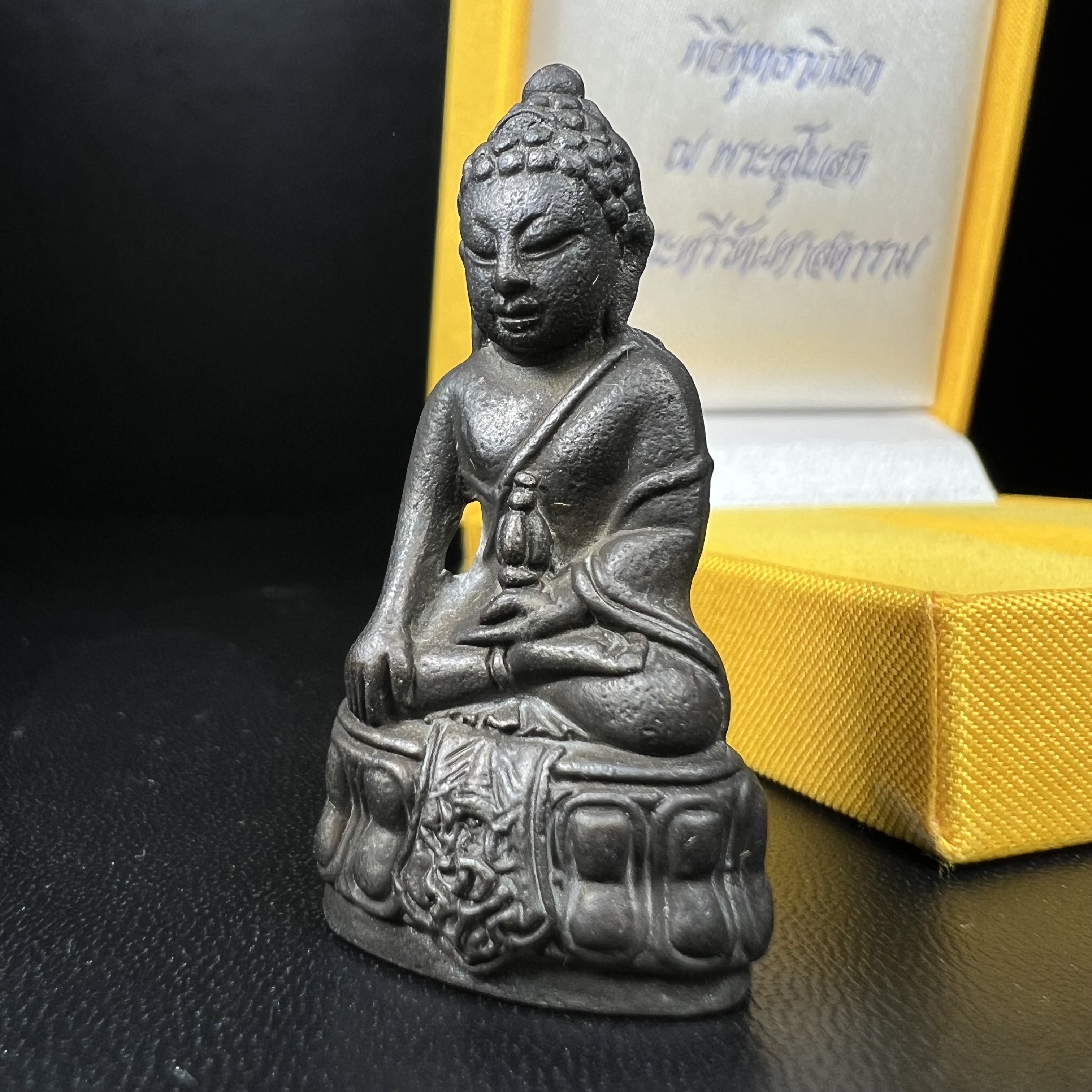 พระกริ่ง ภปร รุ่นสร้างหอพระมหาวิทยาลัยธรรมศาสตร์ ปี2542 เนื้อนวโลหะ มหาพิธี 3วาระอันยิ่งใหญ่(1ใน5000องค์)