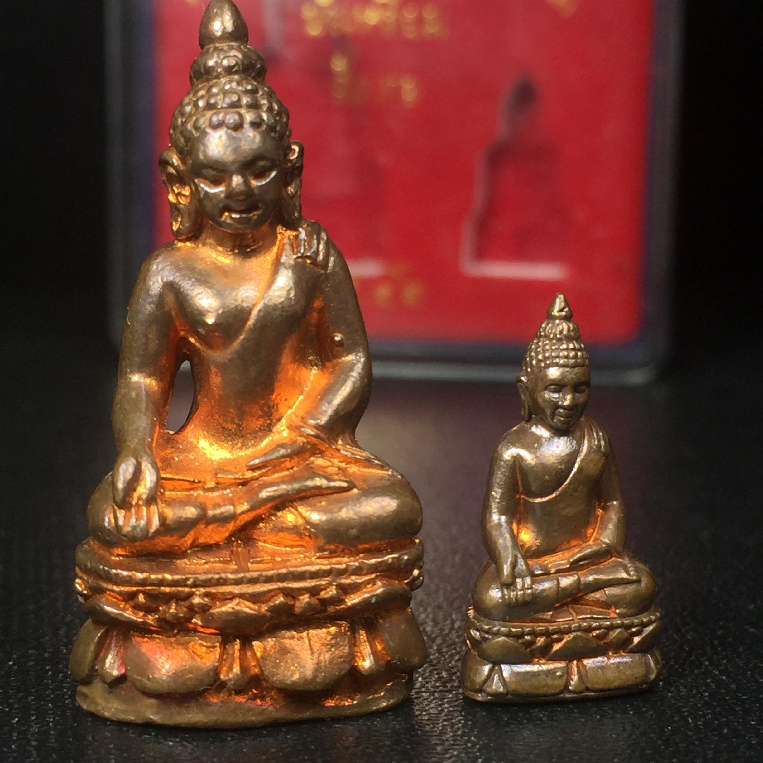 พระไพรีพินาศ วัดบวรนิเวศวิหาร รุ่นชัยชนะศึก ปี2546 พิมพ์บัวเหลี่ยม เนื้อสัตตโลหะ หมายเลข 596(สภาพสวยพร้อมกล่องบรรจุเดิมครบสมบูรณ์)(พระดี พิธีใหญ่ มวลสารเด่น รุ่นนิยม)