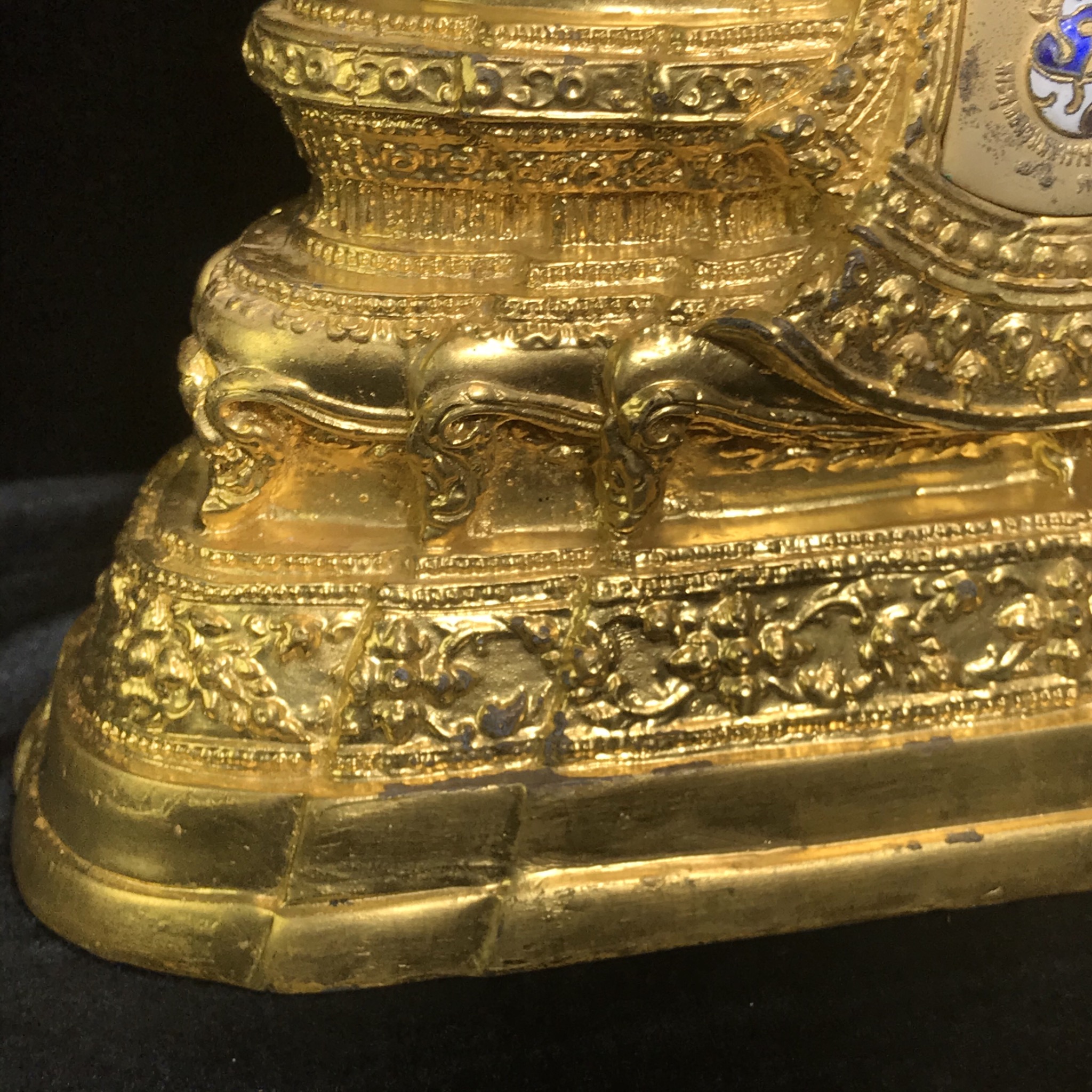 พระพุทธนวมมหาราชายุจฉับปริวัตนมงคล ภปร. พระบาทสมเด็จพระเจ้าอยู่ห้วรัชกาลที่9 เนื่องในวโรกาสเฉลิมพระชนมพรรษา 6 รอบ ( 72 พรรษา )ปี 2542 โดยสำนักนายกรัฐมนตรี หน้าตัก 5นิ้ว(พิธีใหญ่ พุทธศิลป์สวย งดงาม)