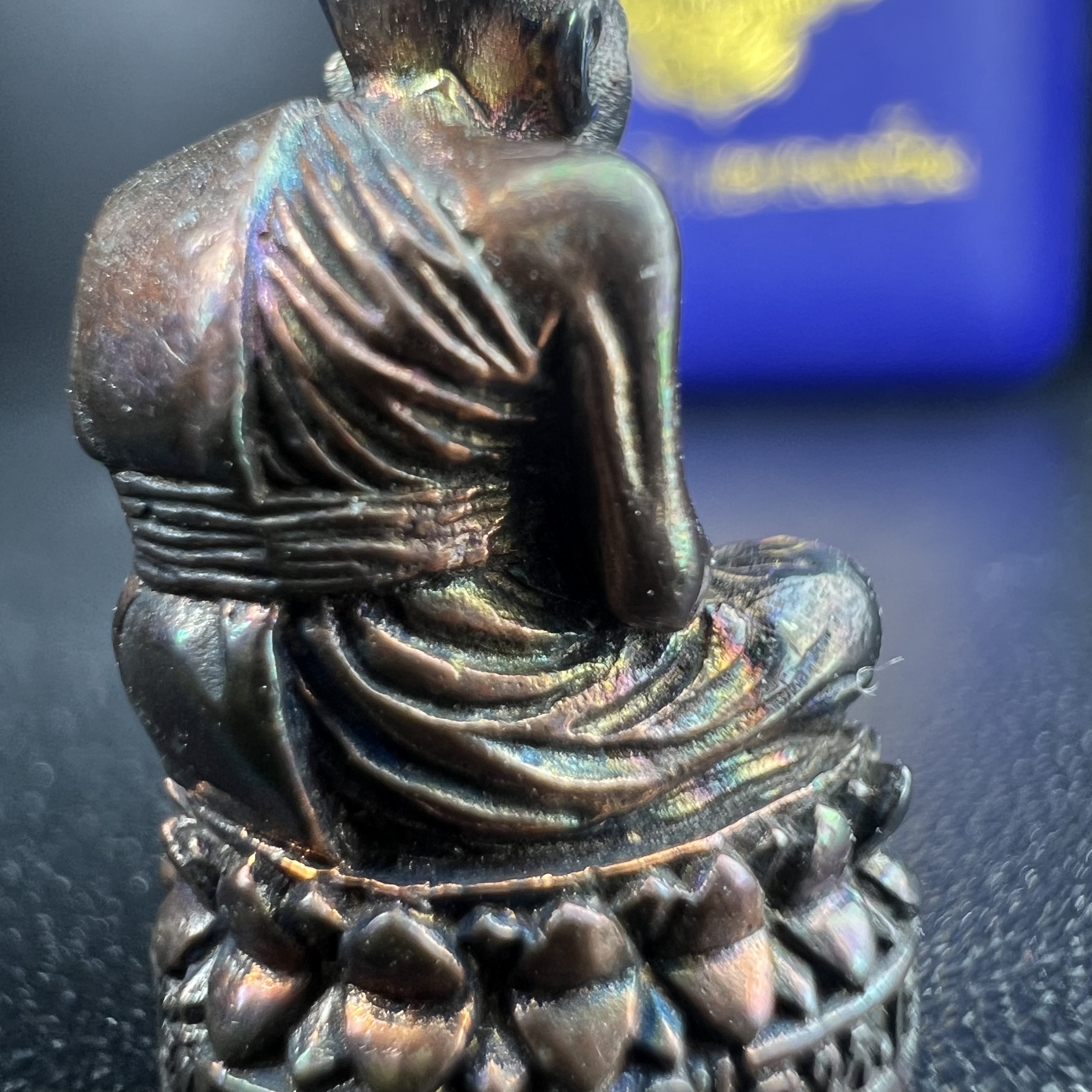 รูปเหมือนหล่อลอยองค์หลวงปู่ทวด รุ่น 111ปี กระทรวงกลาโหม เนื้อนวโลหะรมดำ-ปัดเงา ปี2540 พิธีใหญ่ เข้มขลัง นิยม พร้อมกล่องบรรจุเดิม(คัดสภาพสวยผิวเทพๆผิวรุ้งๆ)ทั้งพิธีทั้งพุทธศิลป์ทรงคุณค่าอีกหนึ่งรุ่นยอดนิยม