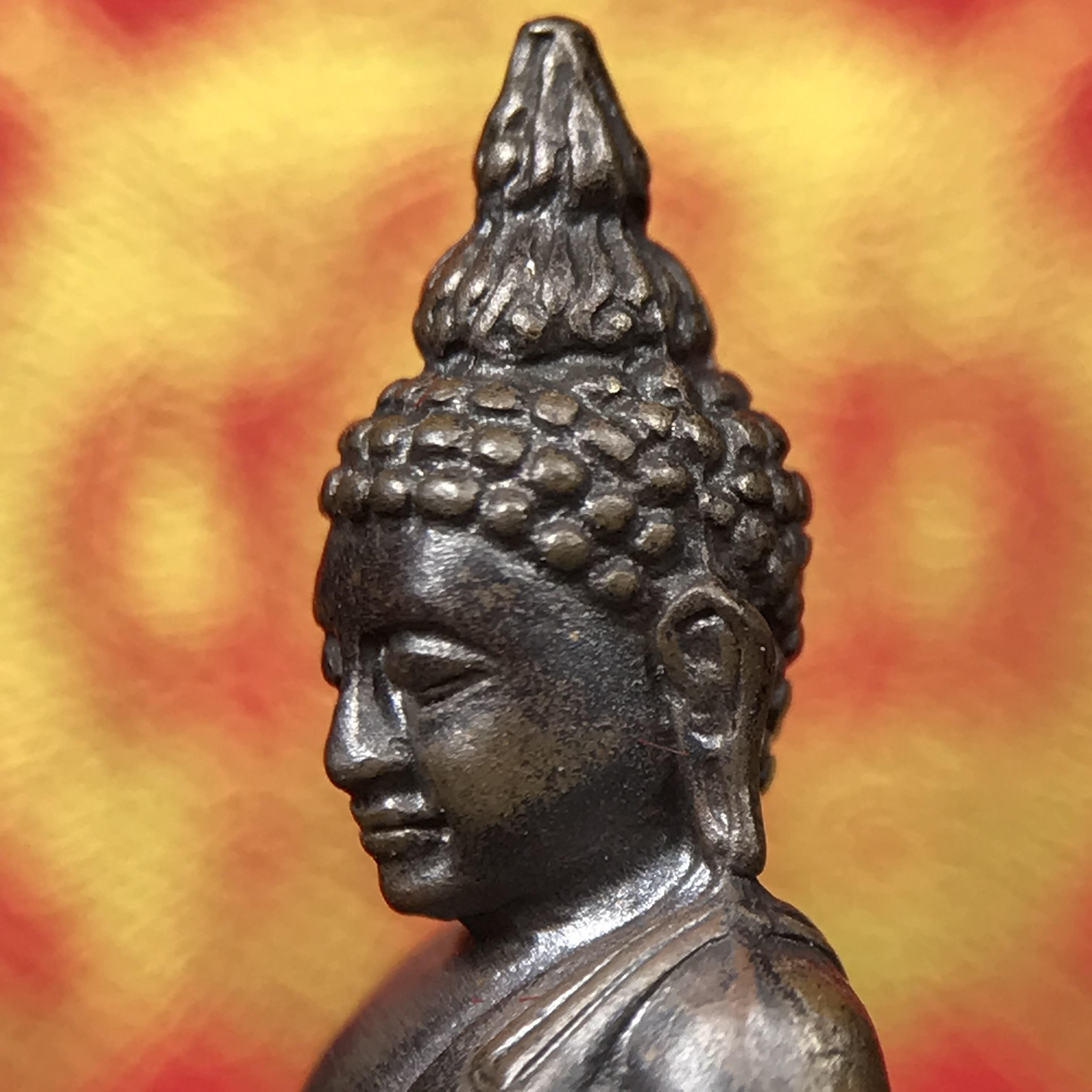 พระกริ่งไพรีพินาศ บรรจุเหล็กไหล ครั้งแรกและครั้งเดียวในประวัติศาสตร์ เฉลิมพระเกียรติ พระบาทสมเด็จพระเจ้าอยู่หัวรัชกาลที่9 พระชนมพรรษา 6 รอบ ปี2542 เนื้อนวโลหะผสมทองคำ(บรรจุเหล็กไหล)ดีนอก-ดีใน พิธีใหญ่ มวลสารเด่น (หายาก)