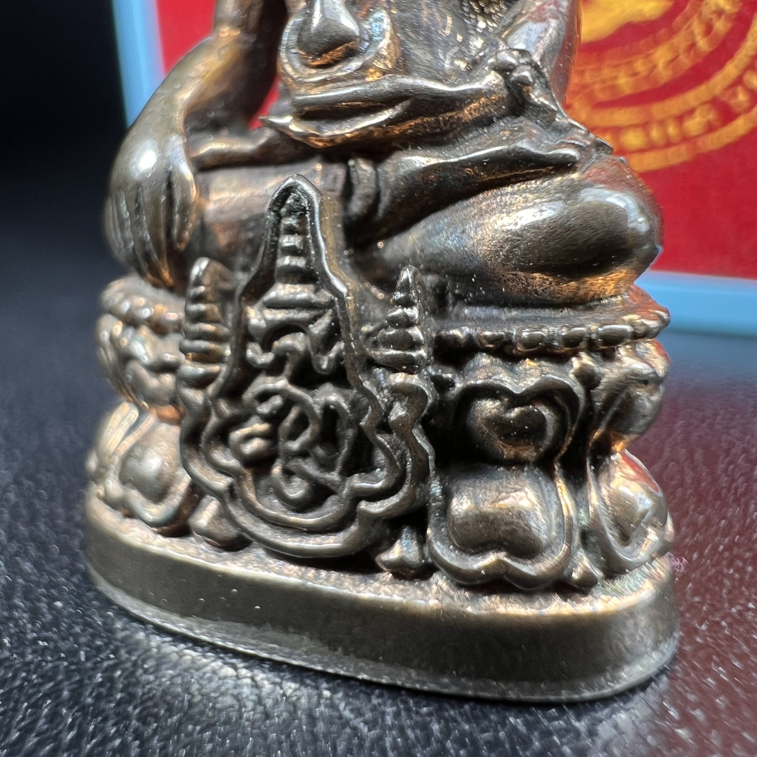 พระกริ่งสมเด็จนางพญาญาณนาวา พรหมวชิรญาณ โครงการพัฒนาพระอารามเฉลิมพระเกียรติ วัดยานนาวา ปี 2547เนื้อนวโลหะก้นเงิน องค์หมายเลข ๓๙๐ พร้อมกล่องบรรจุเดิมครบสมบูรณ์