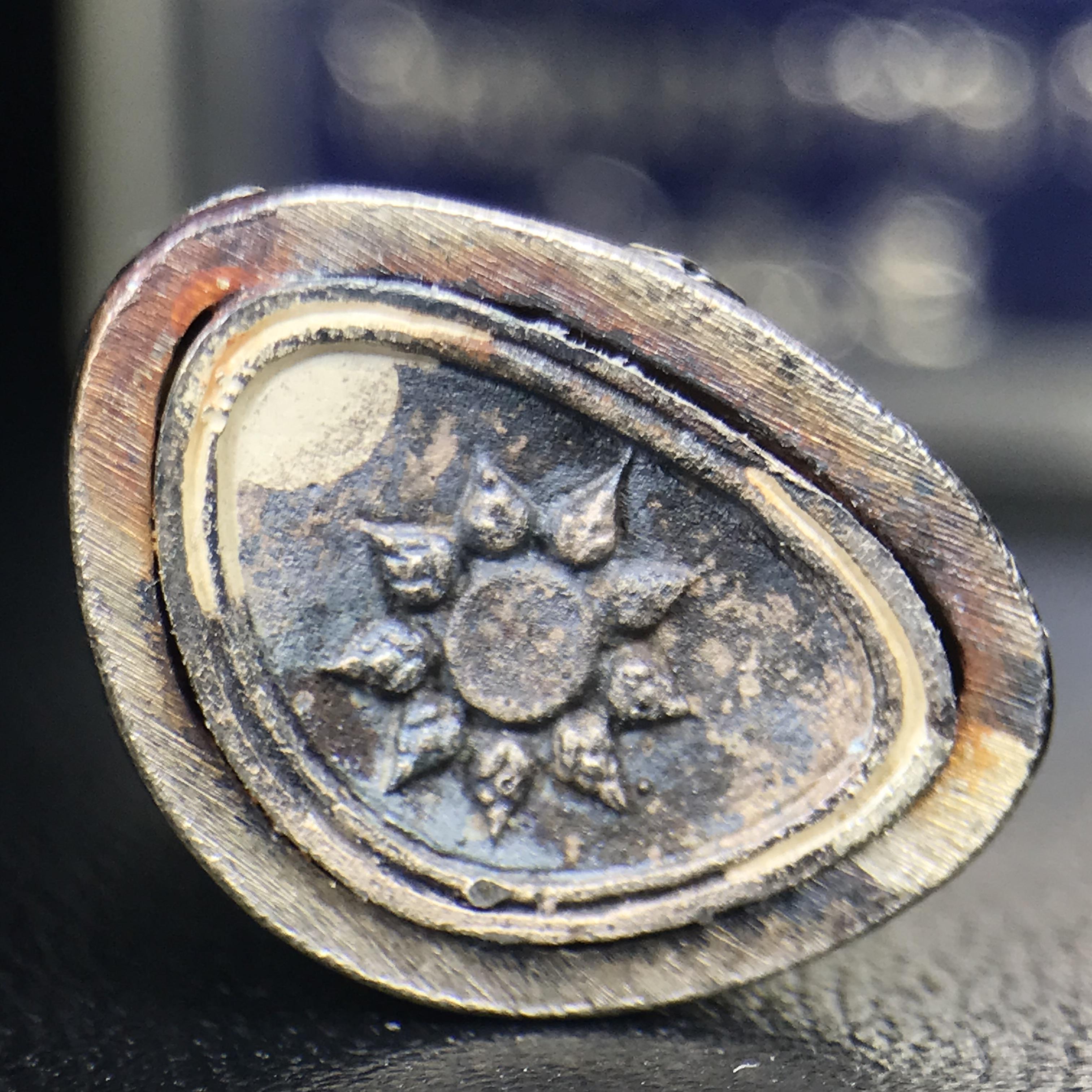 พระกริ่งไพรีพินาศ ภปร. รุ่นแรกของประเทศไทย วัดปทุมวนาราม ปี 2535 เนื้อเงิน(ผิวเดิม ผิวขึ้นรุ้งทั่วองค์ สวย งดงาม)(เข้มขลังทรงอานุภาพยิ่งใหญ่ กำราบศัตรูพ่ายสิ้น) ขนาดสูง 3 ซม. พร้อมกล่องบรรจุเดิมครบสมบูรณ์ (ในหลวงรัชกาลที่9เสด็จเททอง)(1ใน3000องค์)นิยมหายาก