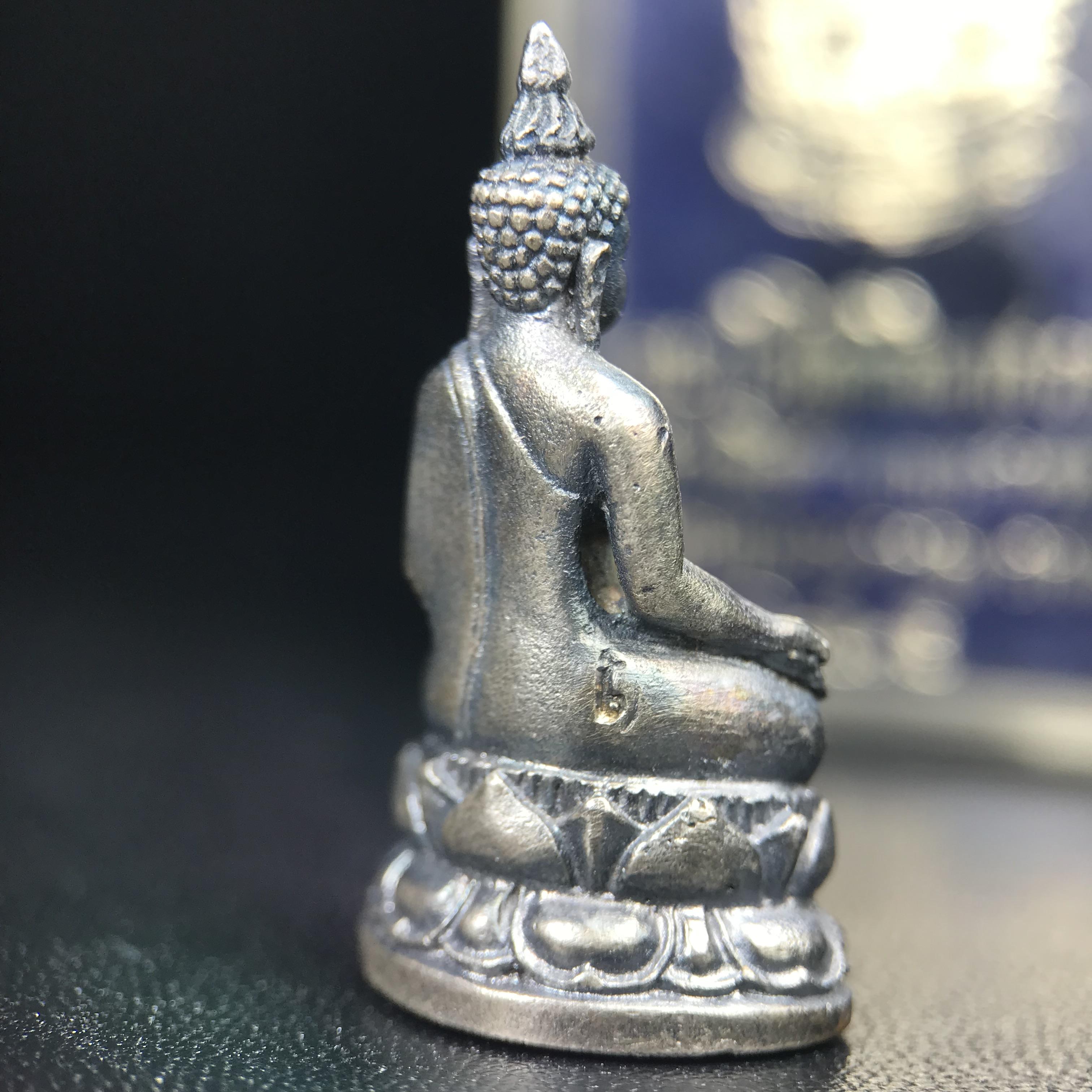 พระกริ่งไพรีพินาศ ภปร. รุ่นแรกของประเทศไทย วัดปทุมวนาราม ปี 2535 เนื้อเงิน(ผิวเดิม ผิวขึ้นรุ้งทั่วองค์ สวย งดงาม)(เข้มขลังทรงอานุภาพยิ่งใหญ่ กำราบศัตรูพ่ายสิ้น) ขนาดสูง 3 ซม. พร้อมกล่องบรรจุเดิมครบสมบูรณ์ (ในหลวงรัชกาลที่9เสด็จเททอง)(1ใน3000องค์)นิยมหายาก