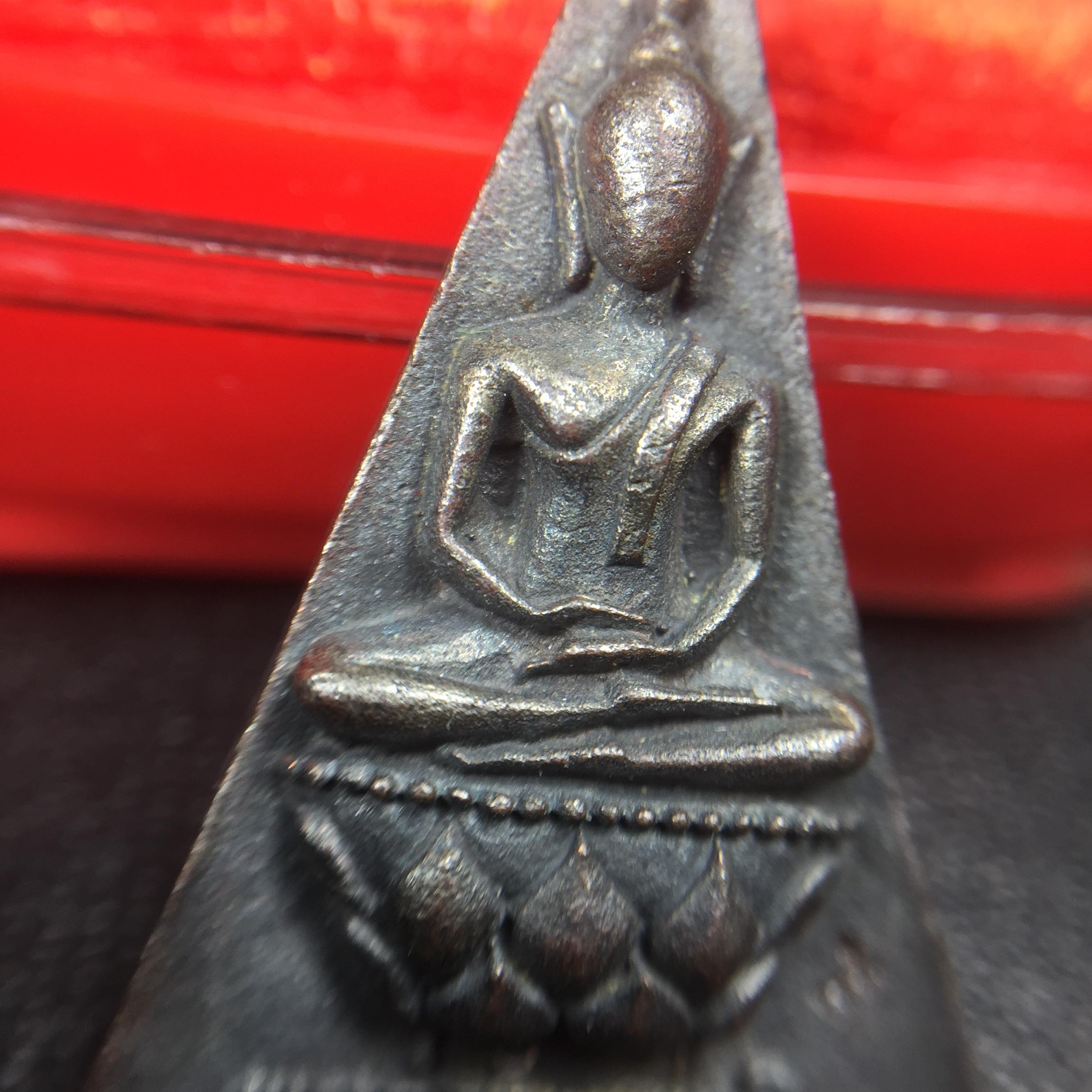 พระกำลังแผ่นดิน (สมเด็จจิตรลดา2) จัดสร้างเฉลิมพระเกียรติ ร.9 ครองราชย์ 50 ปี 2539 เนื้อเงิน+เนื้อนวโลหะ(สร้างน้อยหายาก)พร้อมกล่องบรรจุเดิม(1ใน2539องค์)