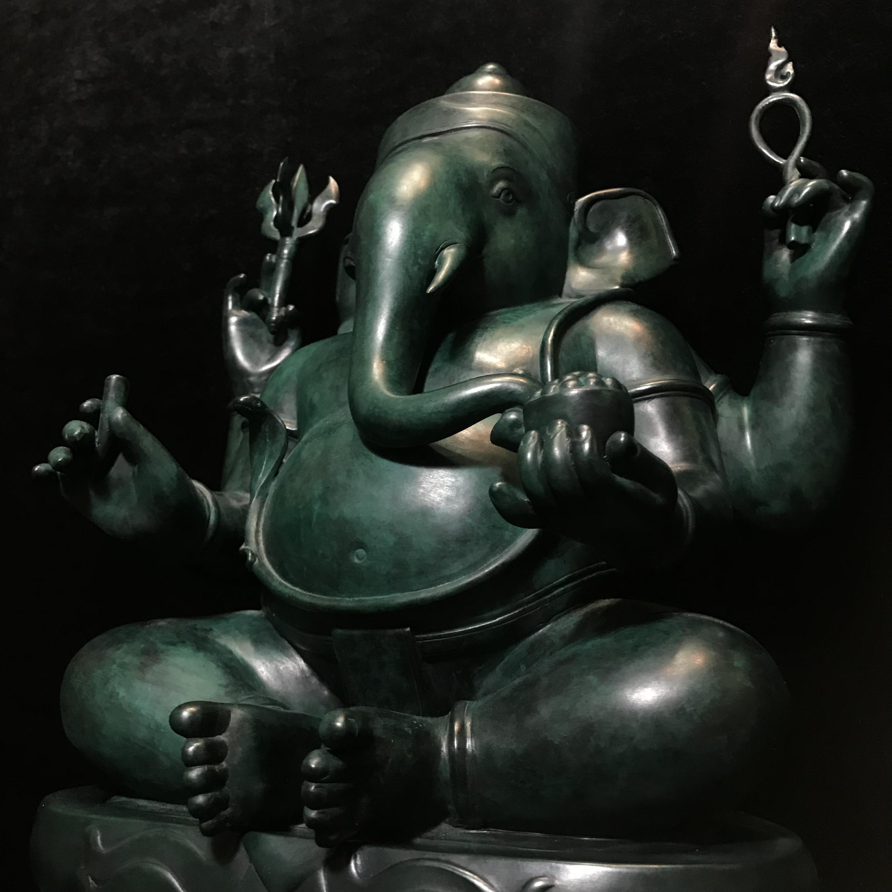 พระพิฆเนศวร 65 ปี คณะจิตรกรรม มหาวิทยาลัยศิลปากร ปี2551 ลอยองค์เนื้อสำริดขนาดหน้าตัก 9 นิ้ว(เนื้อสำริดเขียวพลาติน่า)