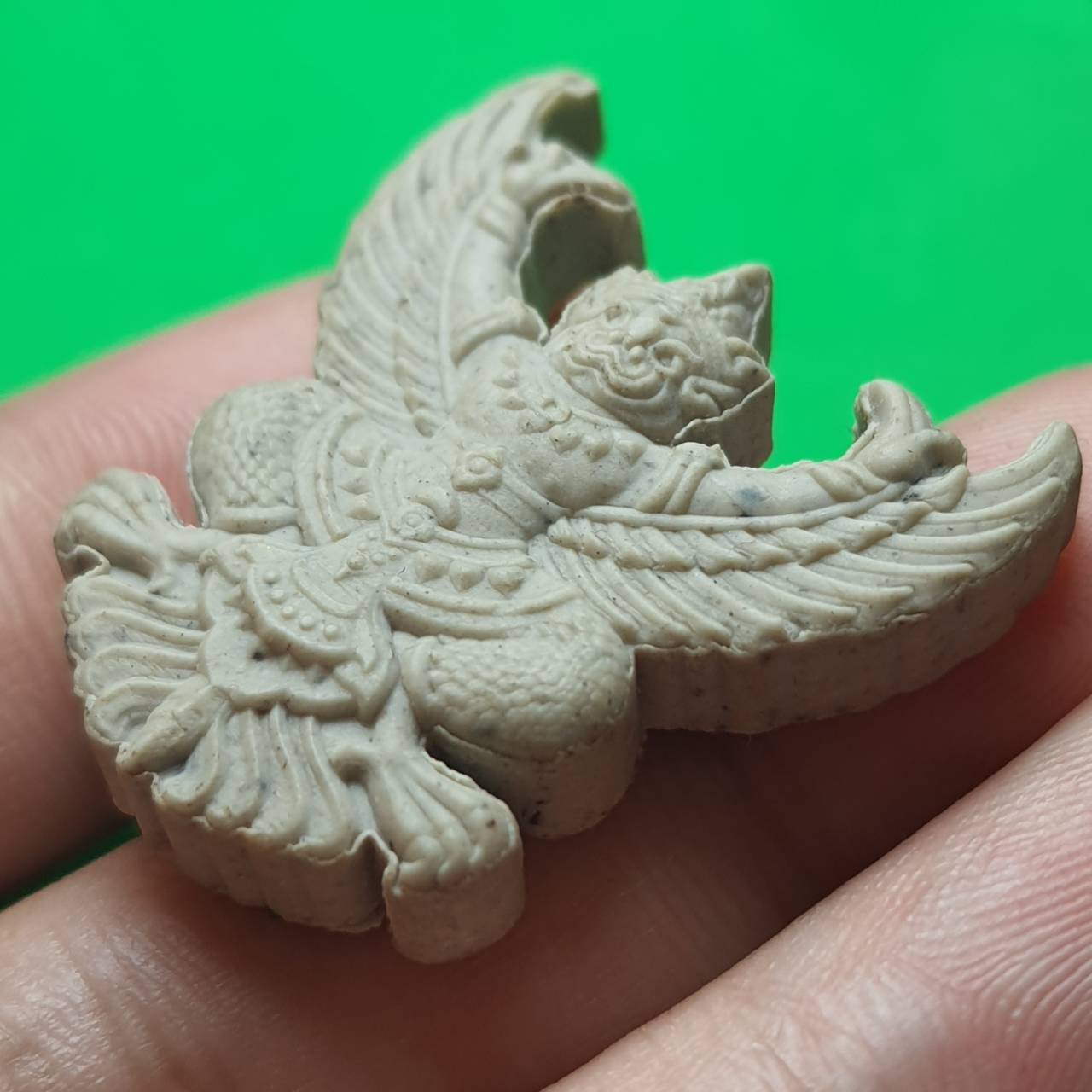 พระเครื่อง พญาครุฑห้อยคอ รุ่น รุ่งเรือง อำนาจ บารมี สีขาว พญาครุฑ จี้พญาครุฑ