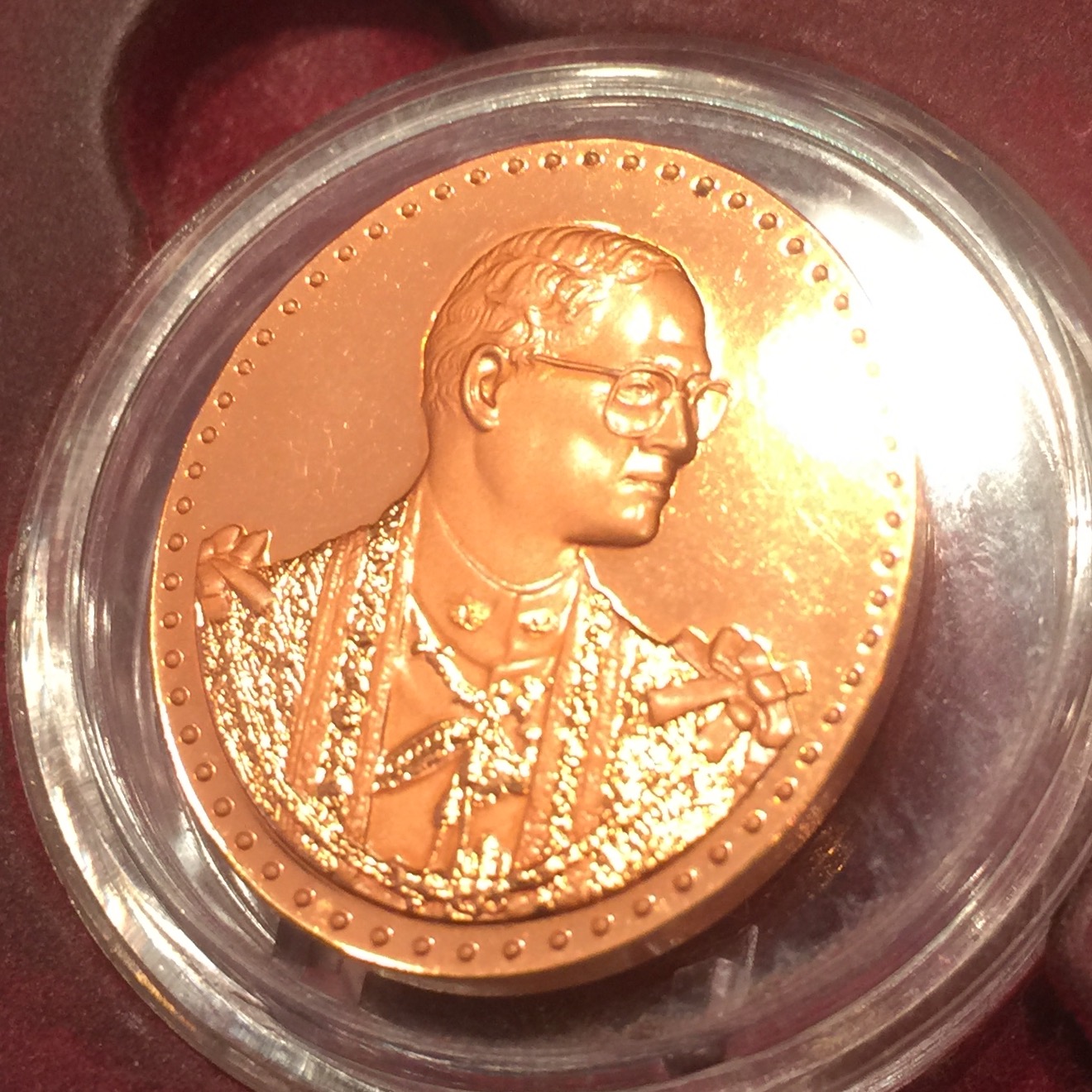 ชุดเหรียญ พระบาทสมเด็จพระเจ้าอยู่หัว 75 พรรษา