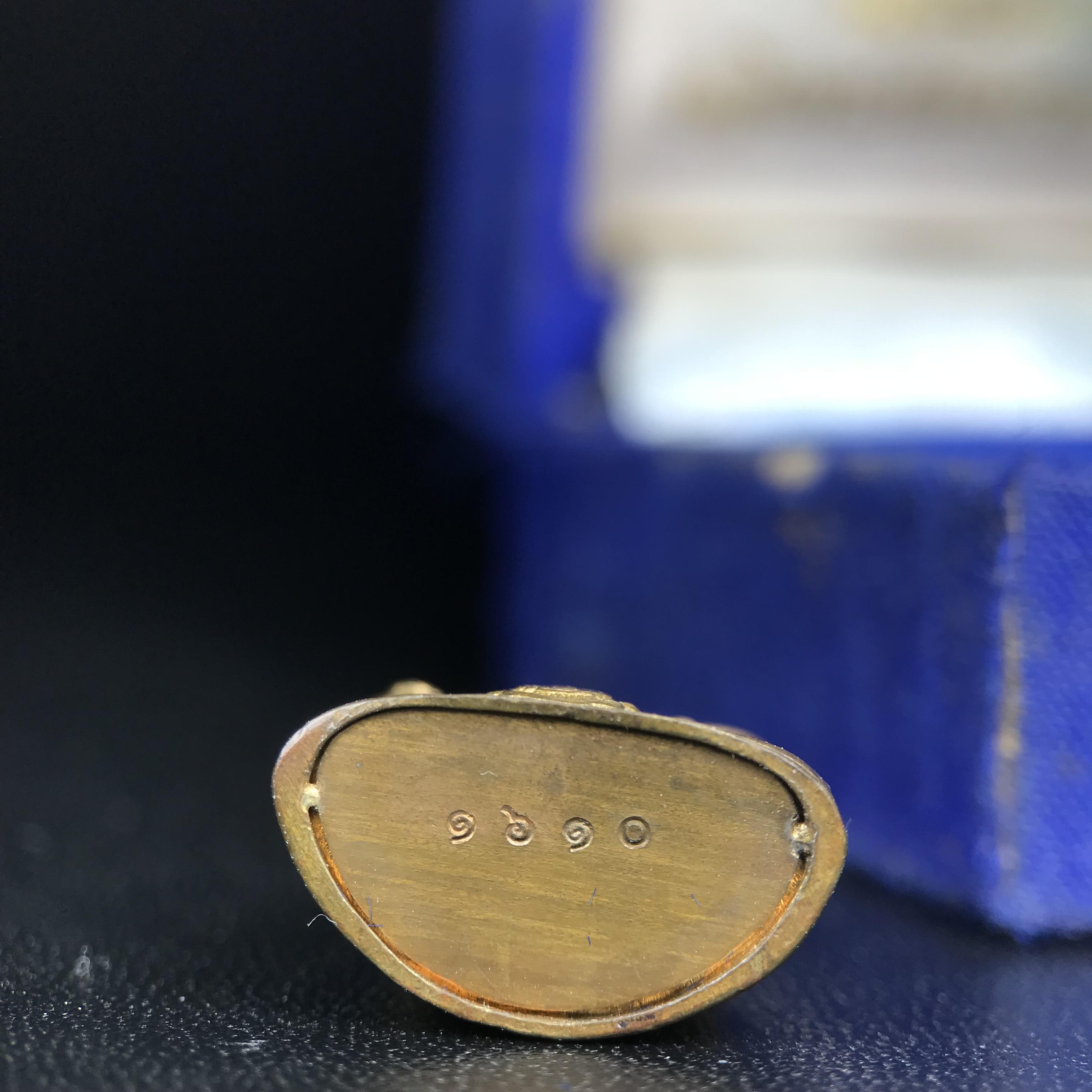 พระกริ่งไพรีพินาศ บรรจุเหล็กไหล ครั้งแรกและครั้งเดียวในประวัติศาสตร์ เฉลิมพระเกียรติ พระบาทสมเด็จพระเจ้าอยู่หัวรัชกาลที่9 พระชนมพรรษา 6 รอบ ปี2542 เนื้อสัมฤทธิ์(บรรจุเหล็กไหล)ดีนอก-ดีใน พิธีใหญ่ มวลสารเด่น (หายาก)