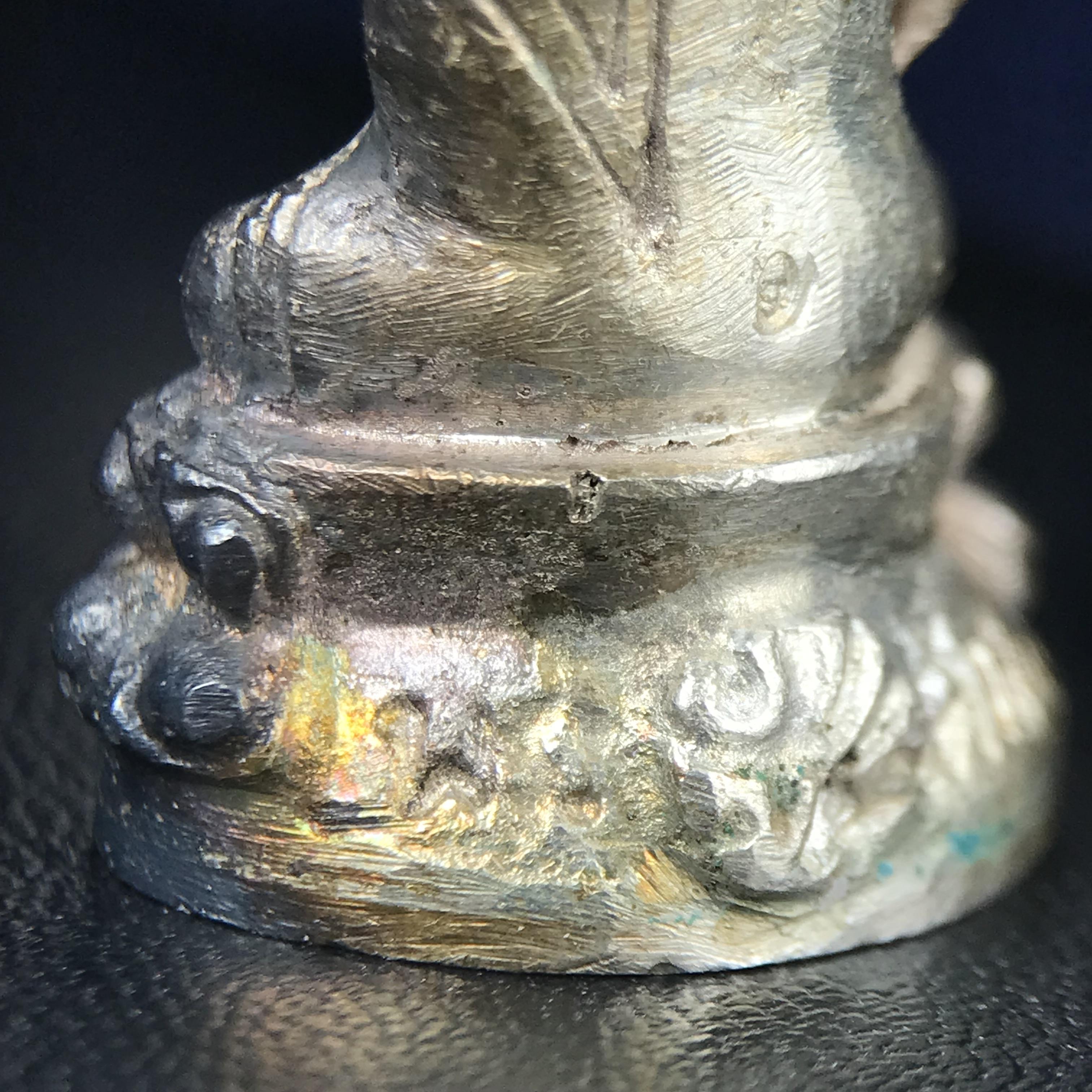 พระกริ่งศาสดา ภปร. วัดบวรนิเวศวิหาร ปี 2532 จัดสร้างในโอกาสสองทศวรรษรามาธิบดี เพื่อศูนย์การแพทย์สิริกิติ์ เนื้อเงิน(ผิวเดิมสวยงาม) (พิธีใหญ่ มวลสารมงคล สวยงามเข้มขลัง)สมเด็จพระญาณสังวร สมเด็จพระสังฆราชฯเสด็จเททอง***ตอกโค๊ตหมายเลข ๑๙๙๔***