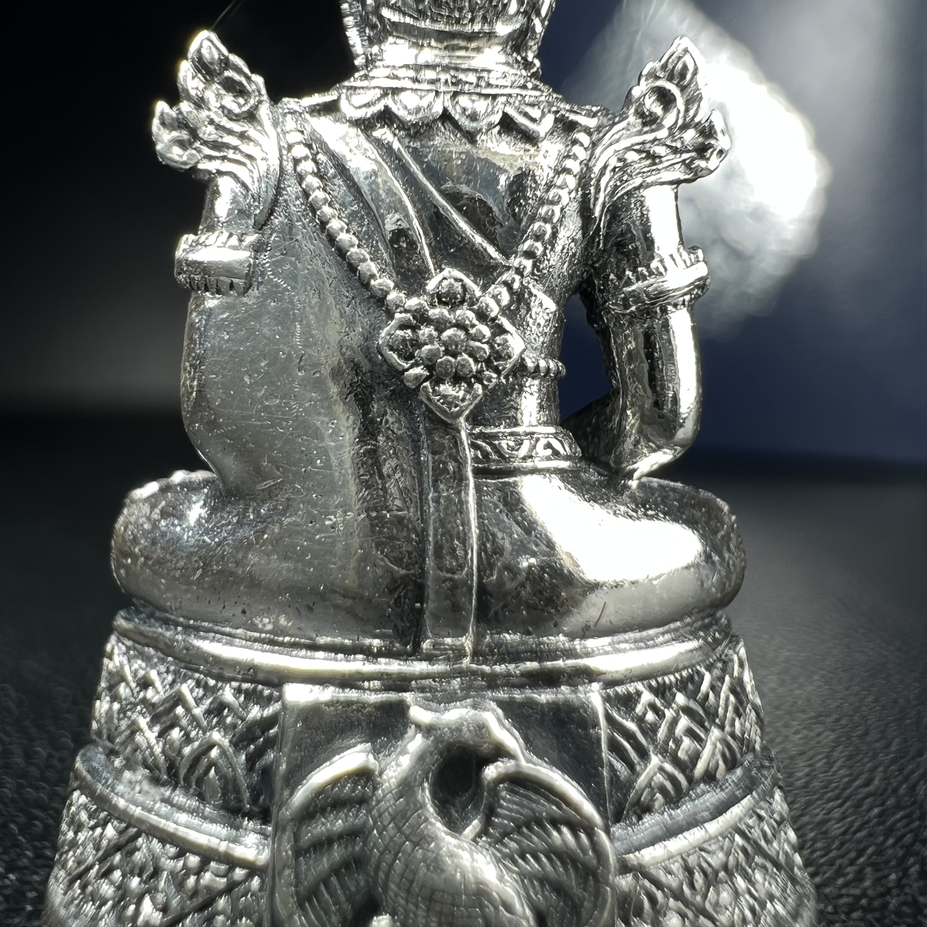 พระแก้วมรกต กรมสรรพสามิตจัดสร้างขึ้นเนื่องในโอกาสครบรอบ 64 ปีของกรมสรรพสามิต และเนื่องในวโรกาสที่พระบาทสมเด็จพระเจ้าอยู่หัวทรงครองราชย์ครบ 50 ปีในปีกาญจนาภิเษก เมื่อ พ.ศ.2539 เนื้อเงินรมดำขัดเงาพร้อมกล่องบรรจุเดิม