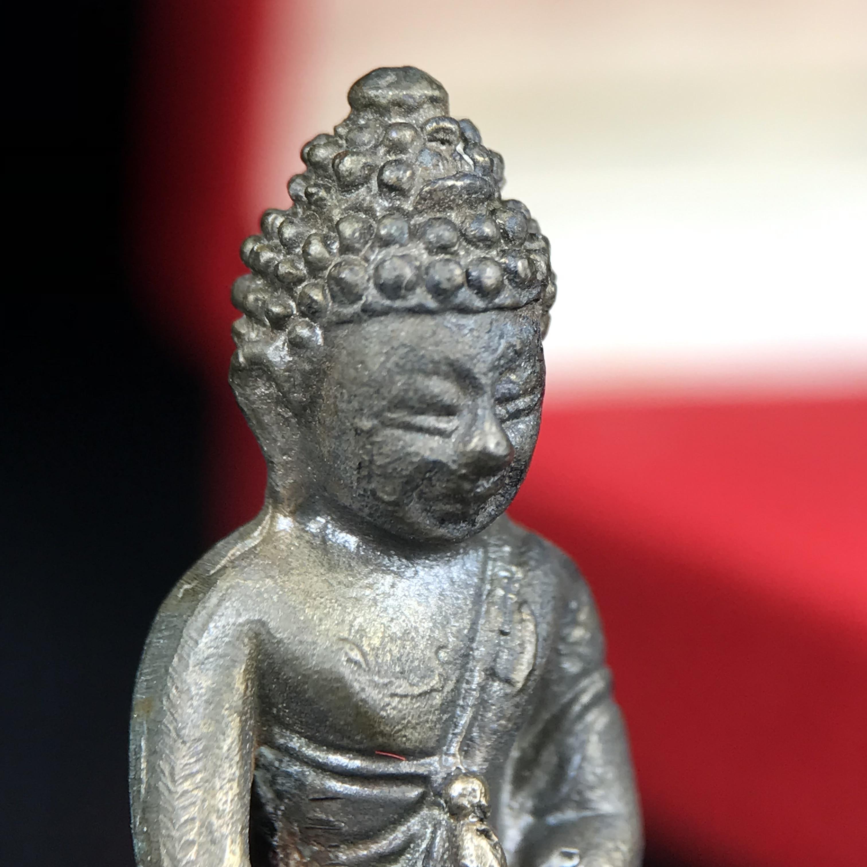 พระกริ่งศาสดา ภปร. วัดบวรนิเวศวิหาร ปี 2532 จัดสร้างในโอกาสสองทศวรรษรามาธิบดี เพื่อศูนย์การแพทย์สิริกิติ์ เนื้อนวโลหะ(ผิวเดิมสวยงาม) (พิธีใหญ่ มวลสารมงคล สวยงามเข้มขลัง)สมเด็จพระญาณสังวร สมเด็จพระสังฆราชฯเสด็จเททอง***ตอกโค๊ตหมายเลข ๑๑๑๖***