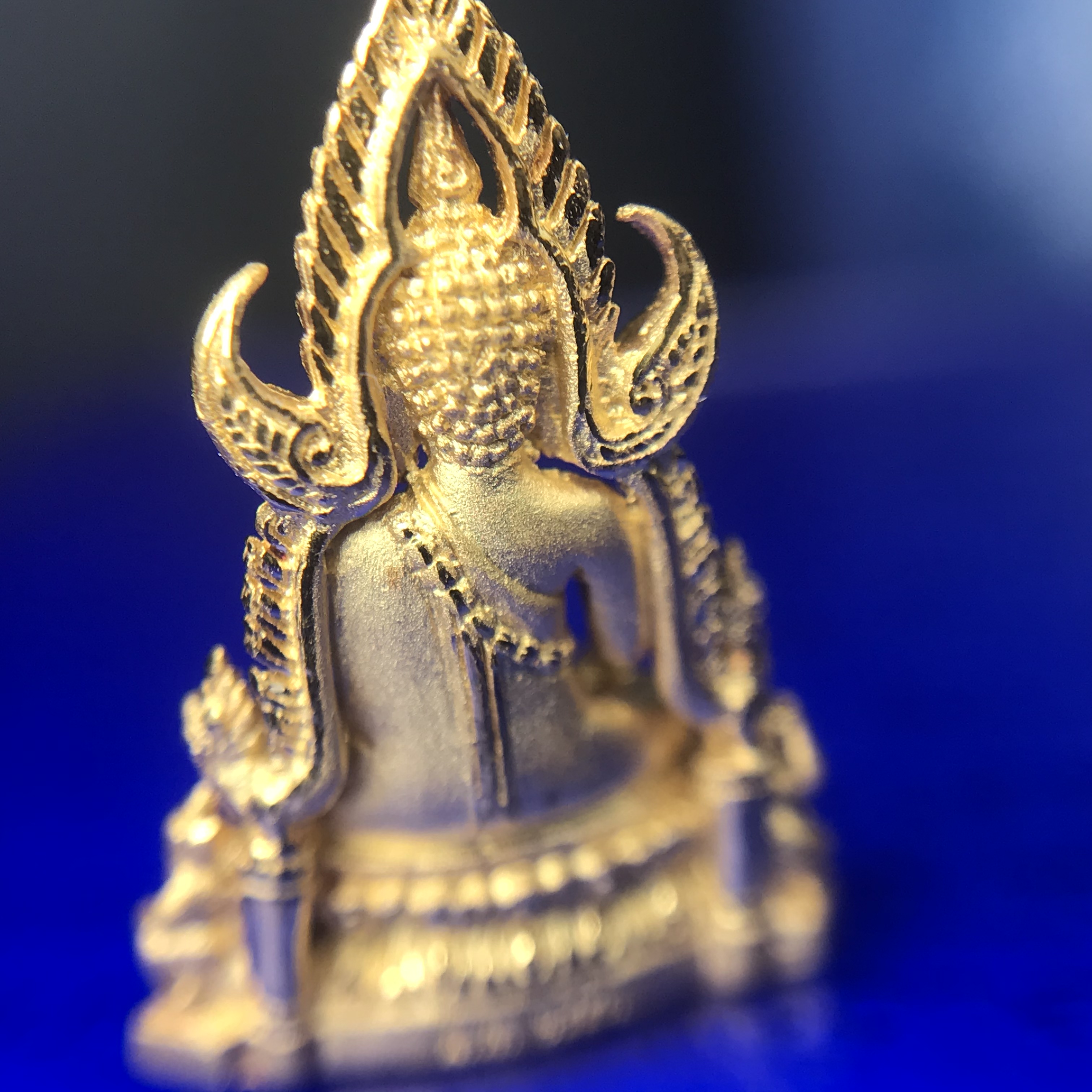 พระพุทธชินราช ภปร. โครงการ เพราะแผ่นดินนี้คือแผ่นดินเกิด ปี2551 เนื้อทองคำ 96.5%(น้ำหนัก 2.6 กรัม) ขนาดหน้าตัก1/4นิ้ว (สวยงามทรงคุณค่าหายาก)1 ใน 5000องค์