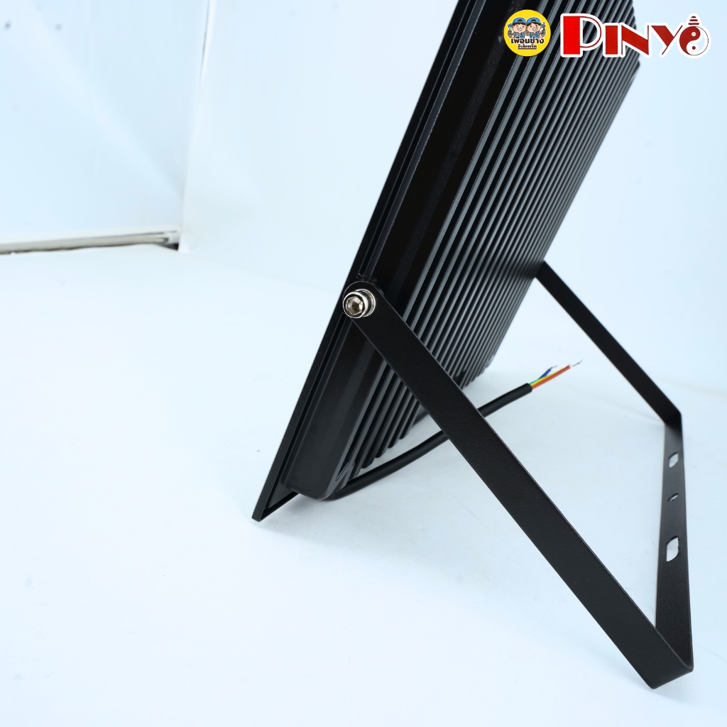 PINYO Floodiight LED แสงขาว 100W 200W 300W โคมไฟสปอร์ตไลท์กันน้ำ ฟลัดไลท์ โคมไฟ โคมกันน้ำ IP66