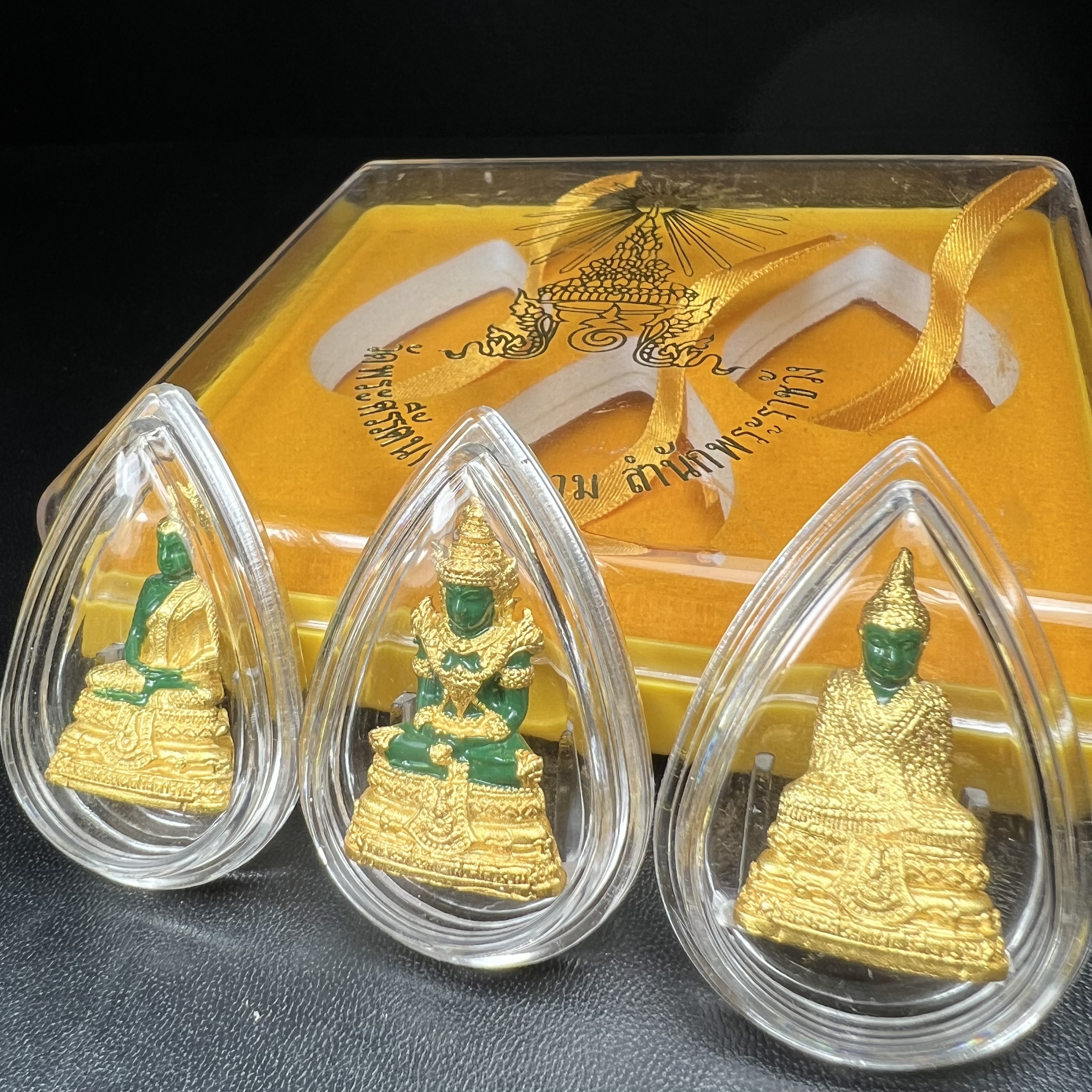 พระพุทธมหามณีรัตนปฏิมากร(พระแก้วมรกต) วัดพระศรีรัตนศาสดาราม สำนักพระราชวัง จัดสร้าง ชุด3 ฤดู ร้อน ฝน หนาว(บรรจุมวลสารใต้ฐาน)