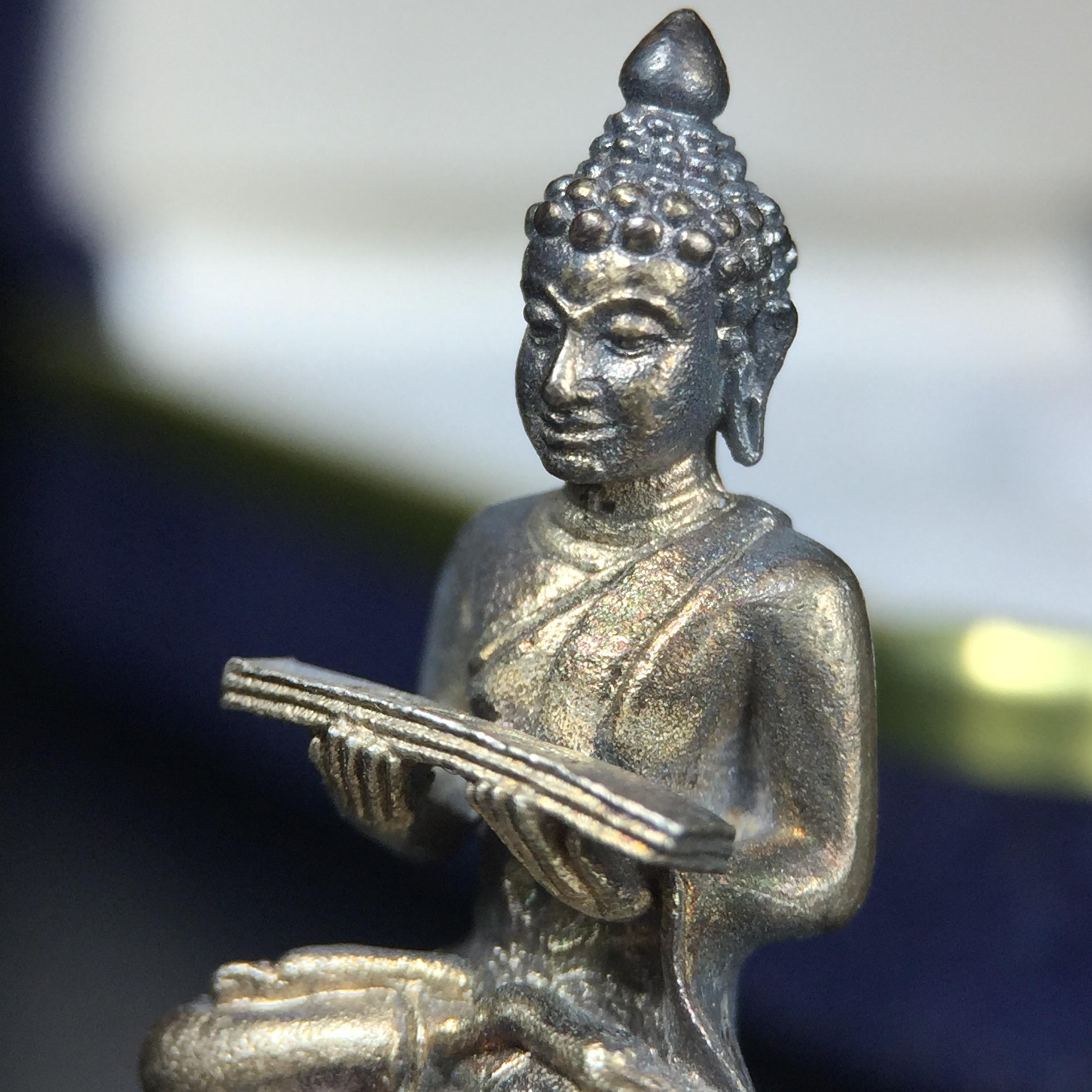 พระกริ่งปรมานุชิตชิโนรส วัดพระเชตุพนวิมลมังคลาราม(วัดโพธิ์) ปี2533 เนื้อเงิน ( ในหลวงรัชกาลที่9เสด็จเททอง)พิธีใหญ่ งดงามด้วยพุทธศิลป์เปี่ยมด้วยพุทธคุณ อีกหนึ่งรุ่นที่แนะนำสะสมบูชา