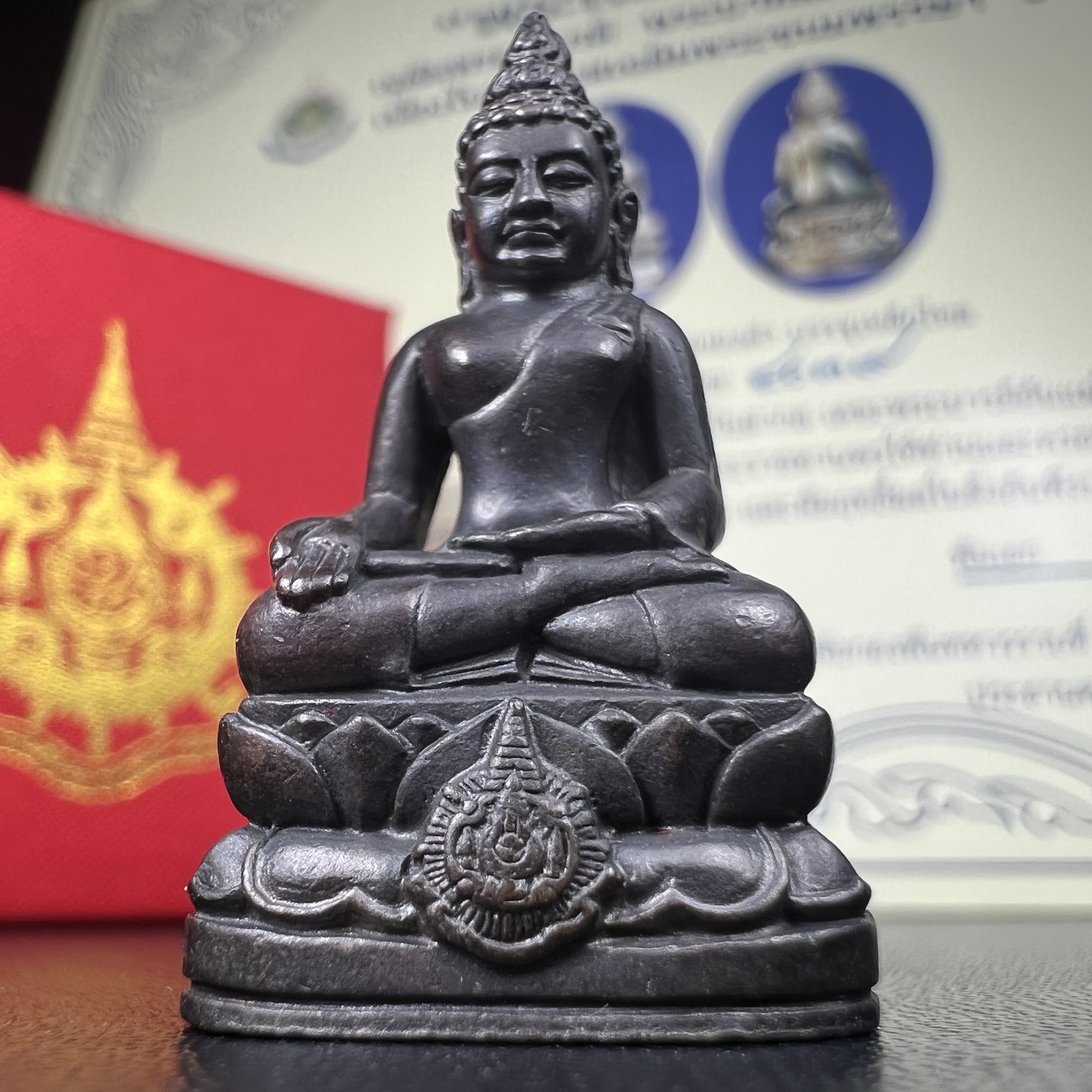 พระกริ่งไพรีพินาศ เฉลิมพระเกียรติ พระบาทสมเด็จพระเจ้าอยู่หัวรัชกาลที่9 พระชนมพรรษา 6 รอบ ปี2542 เนื้อนวโลหะผสมทองคำ(บรรจุเหล็กไหล)ดีนอก-ดีใน***องค์นี้สภาพสวยครบสมบูรณ์ มาพร้อมกล่องเดิมและใบรับรองจากผู้จัดสร้างแบบนี้หายากมาก***