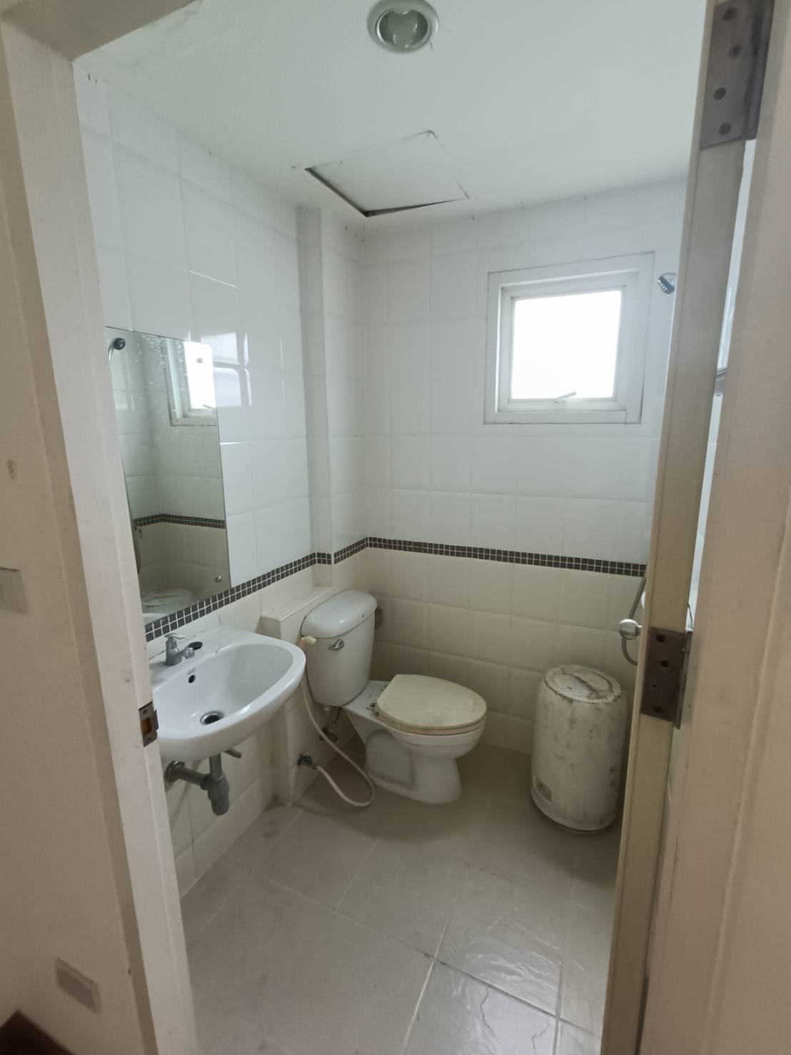 For Sales : Thalang, 4-Storey Commercial Building, 6 bedroom 6 bathroom