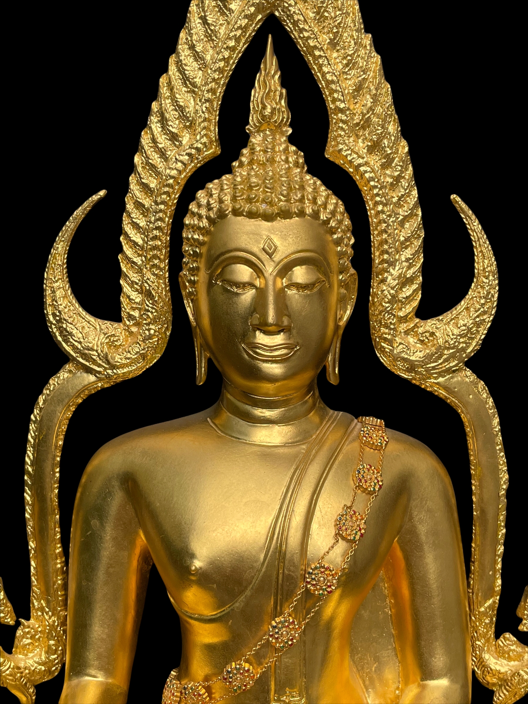 พระพุทธชินราช(จำลอง)ภปร. 84พรรษา เนื้อโลหะ ลงรักปิดทอง 100% ขนาดหน้าตัก 9 นิ้ว(ใต้ฐานบรรจุพระพุทธชินราชเนื้อผงพระราชทานมวลสาร จิตรลดาและเส้นพระเจ้า(เส้นผม))