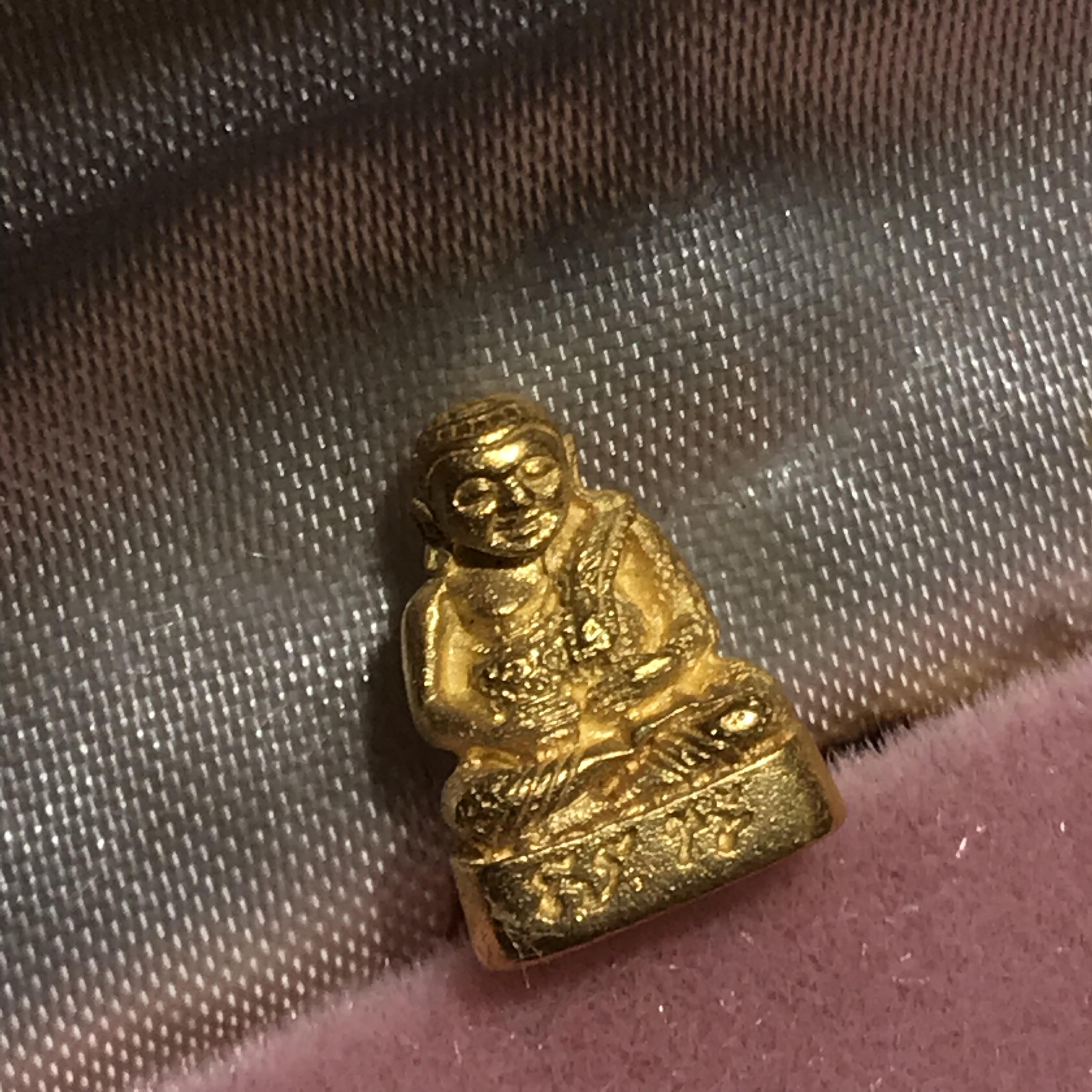 พระสังกัจจายน์ 5 รอบ พระราชินี พ.ศ.2535 เนื้อทองคำหนักหนึ่งสลึง(ในหลวงรัชกาลที่9และสมเด็จพระราชินีเสด็จเททอง)