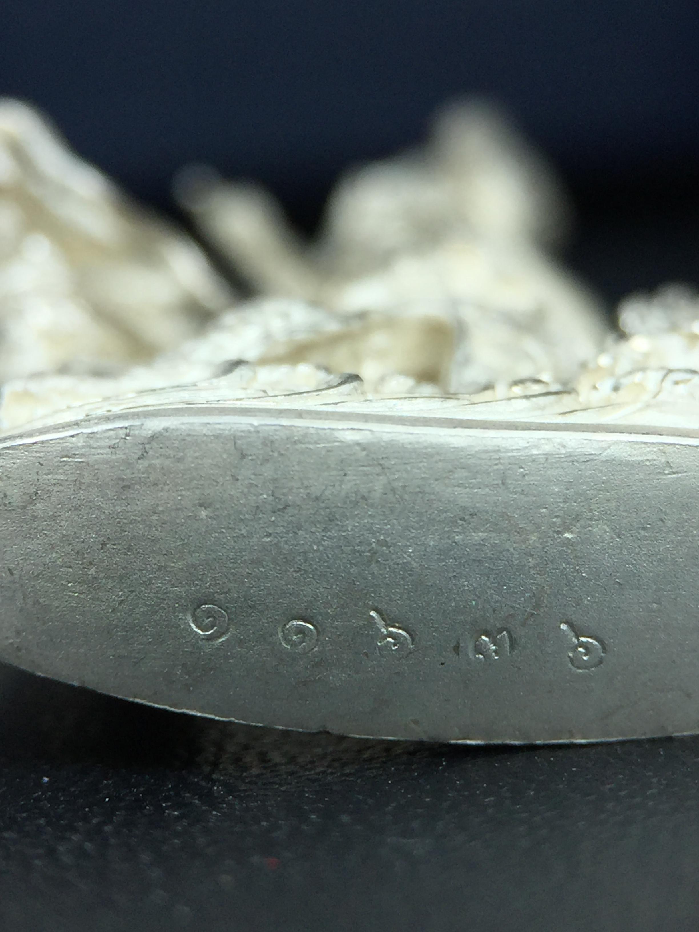 รูปหล่อลอยองค์พระโพธิสัตว์กวนอิม ทรงประทับมังกร จ.ระนอง เนื้อเงิน พิมพ์ใหญ่(สภาพผิว สวยงดงาม ทรงคุณค่า) เฉลิมฉลองในวโรกาสที่พระบาทสมเด็จพระเจ้าอยู่หัวทรงครองสิริราชสมบัติครบ 50 ปี จ.ระนอง พ.ศ.2539