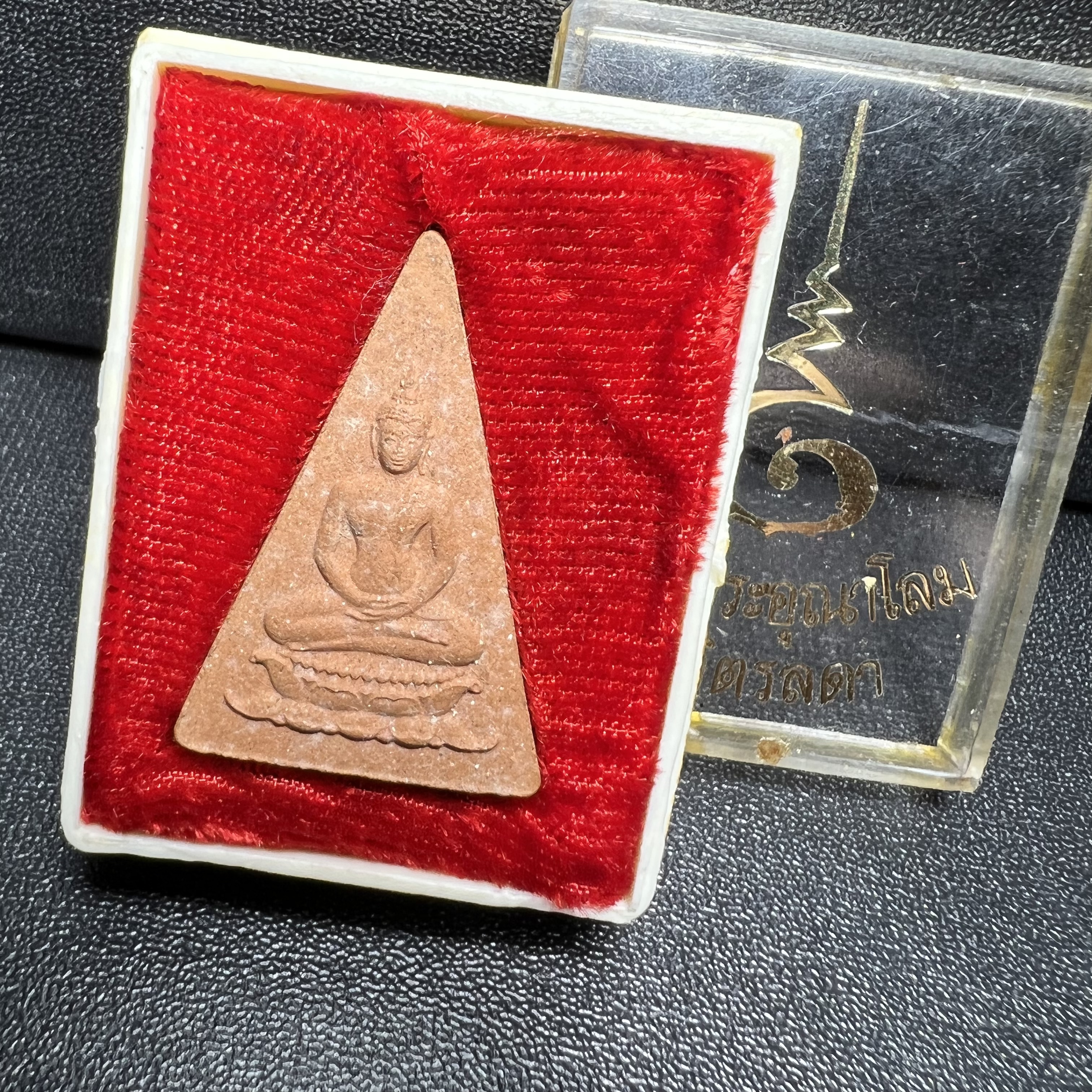 พระสมเด็จอุณาโลมทรงจิตรลดา ปี 2519 วัดบวรนิเวศวิหาร พิมพ์ใหญ่ คมชัดลึก พิมพ์นิยม(สภาพคัดสวยหายาก)อีกหนึ่งวัตถุมงคลในหลวงที่ทรงคุณค่า