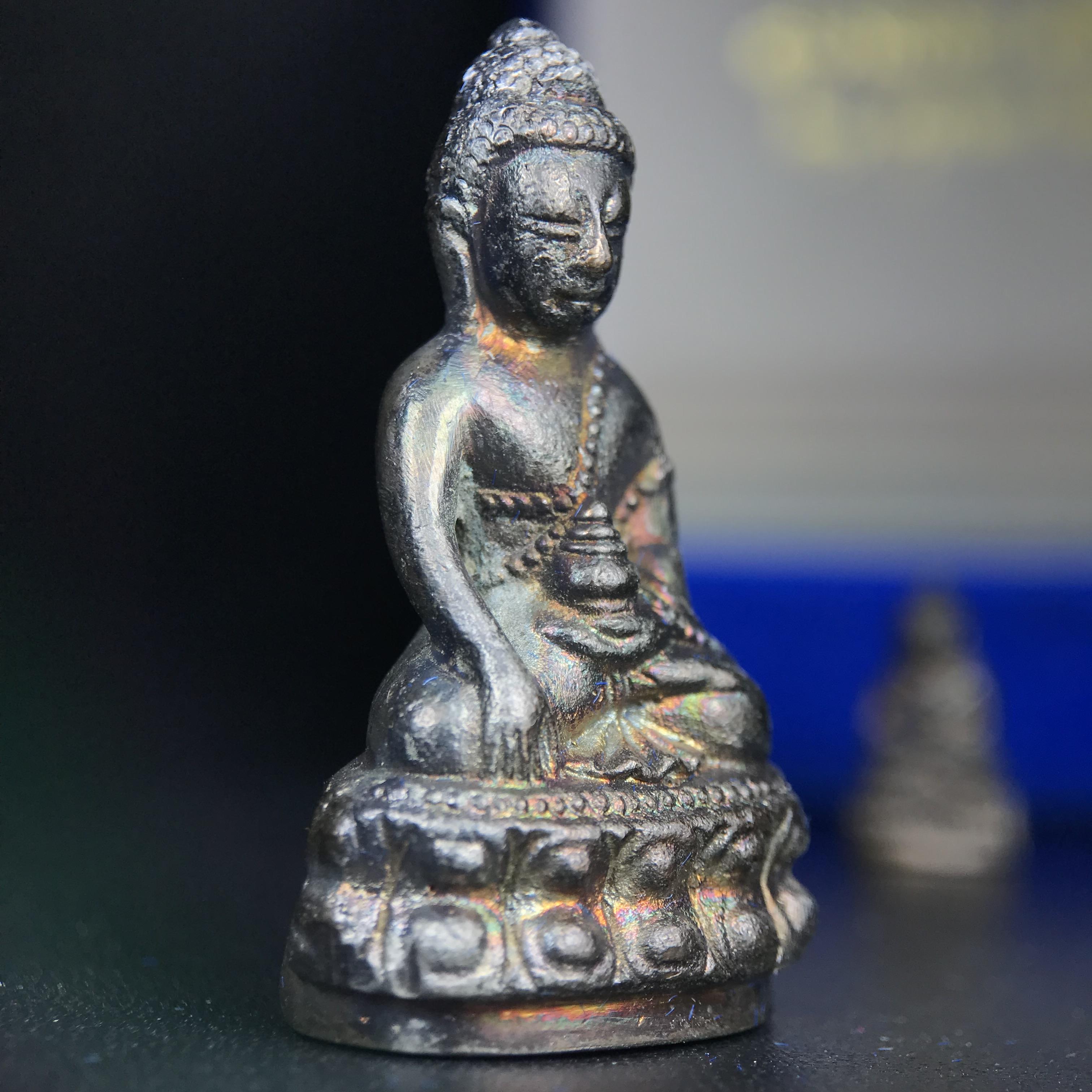 พระกริ่ง-พระชัยวัฒน์ สว. 90 พรรษาสมเด็จย่า ปี2533 เนื้อนวโลหะ(แก่ทองคำผสมทองคำเยอะมากรุ่นนี้)(ในหลวงรัชกาลที่9เสด็จในพิธี)(หล่อแบบโบราณอุดมวลสาร 108 แบบฉบับพระกริ่งใหญ่สายวัดสุทัศน์ พระสังฆราช(แพ))(1 ใน 3000 ชุด) หายาก(***องค์นี้ผิวเนื้อนวโลหะสวยมาก***)