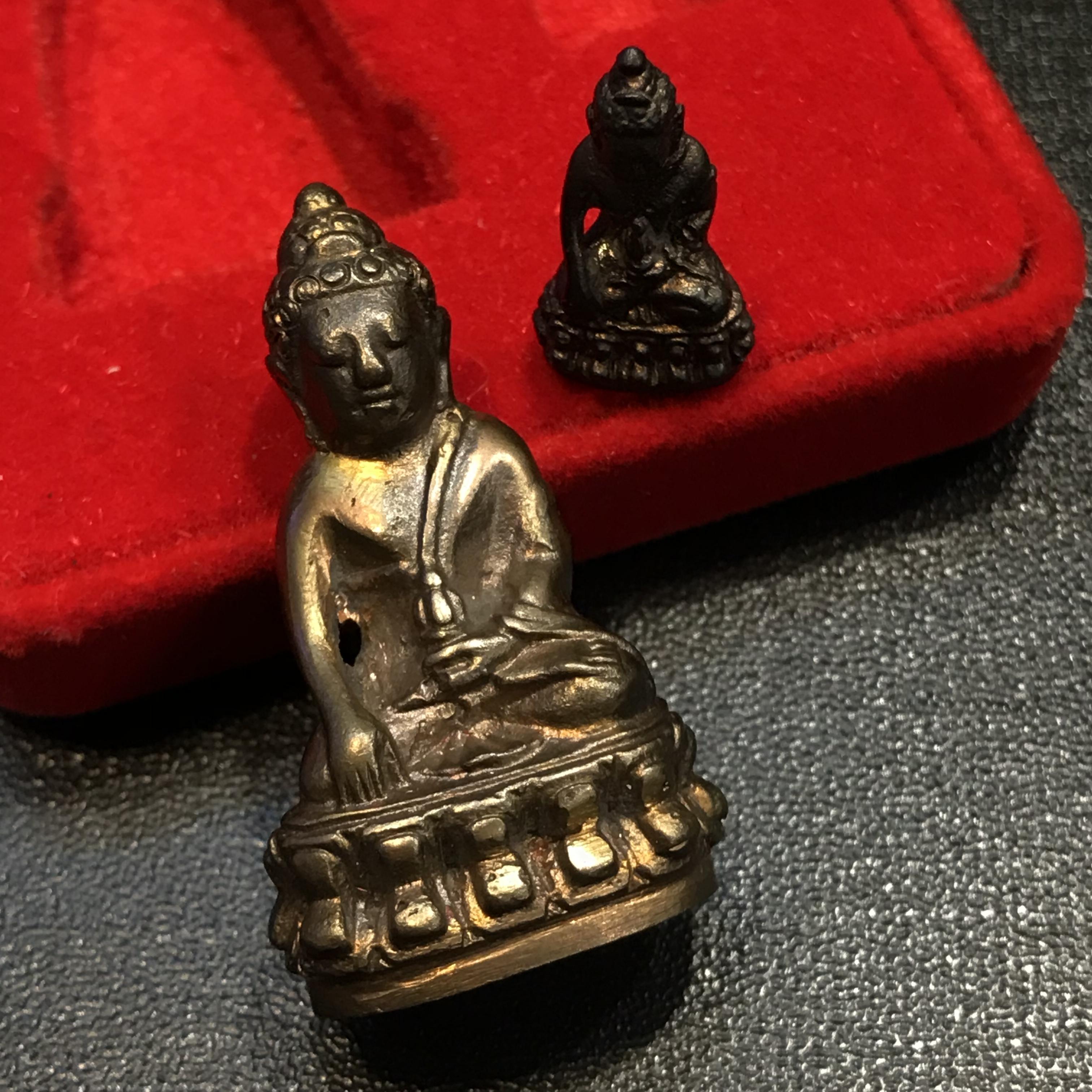 พระกริ่ง-พระชัยวัฒน์ ปวเรศ ปี2530 วัดบวรนิเวศราชวรวิหาร(ในหลวง ร.9 เสด็จเททอง)(บรรจุเส้นเกษาในหลวงรัชกาลที่9)