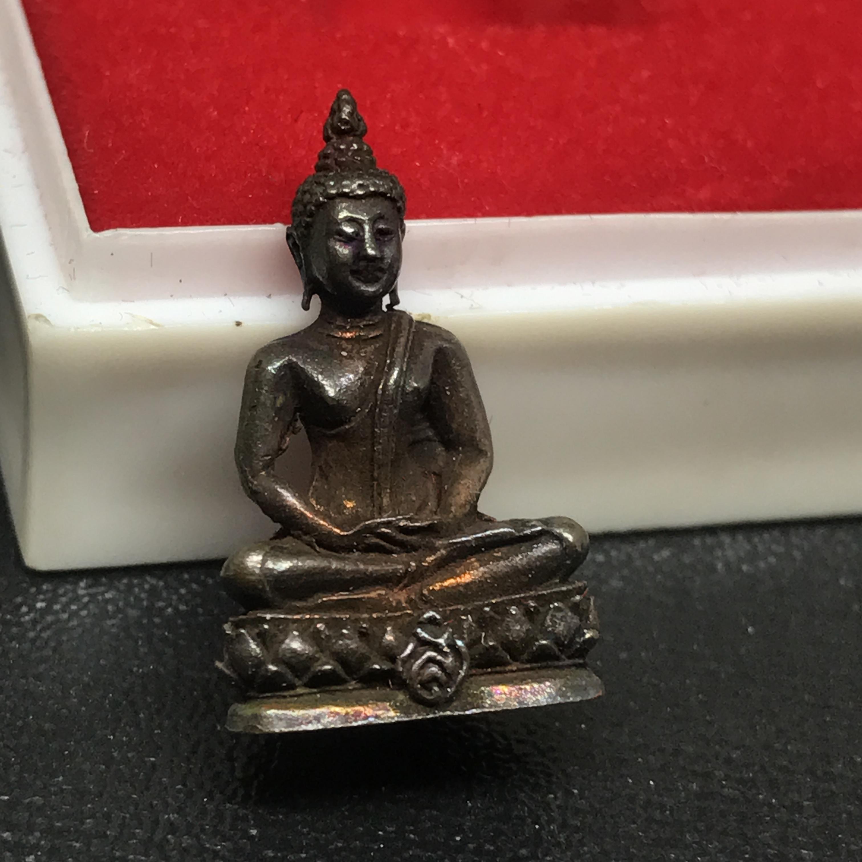 พระเครื่องปางสมาธิ เนื้อโลหะสำริด 90 พรรษาสมเด็จย่า ปี 2533 (ในหลวงรัชกาลที่9เสด็จในพิธี)