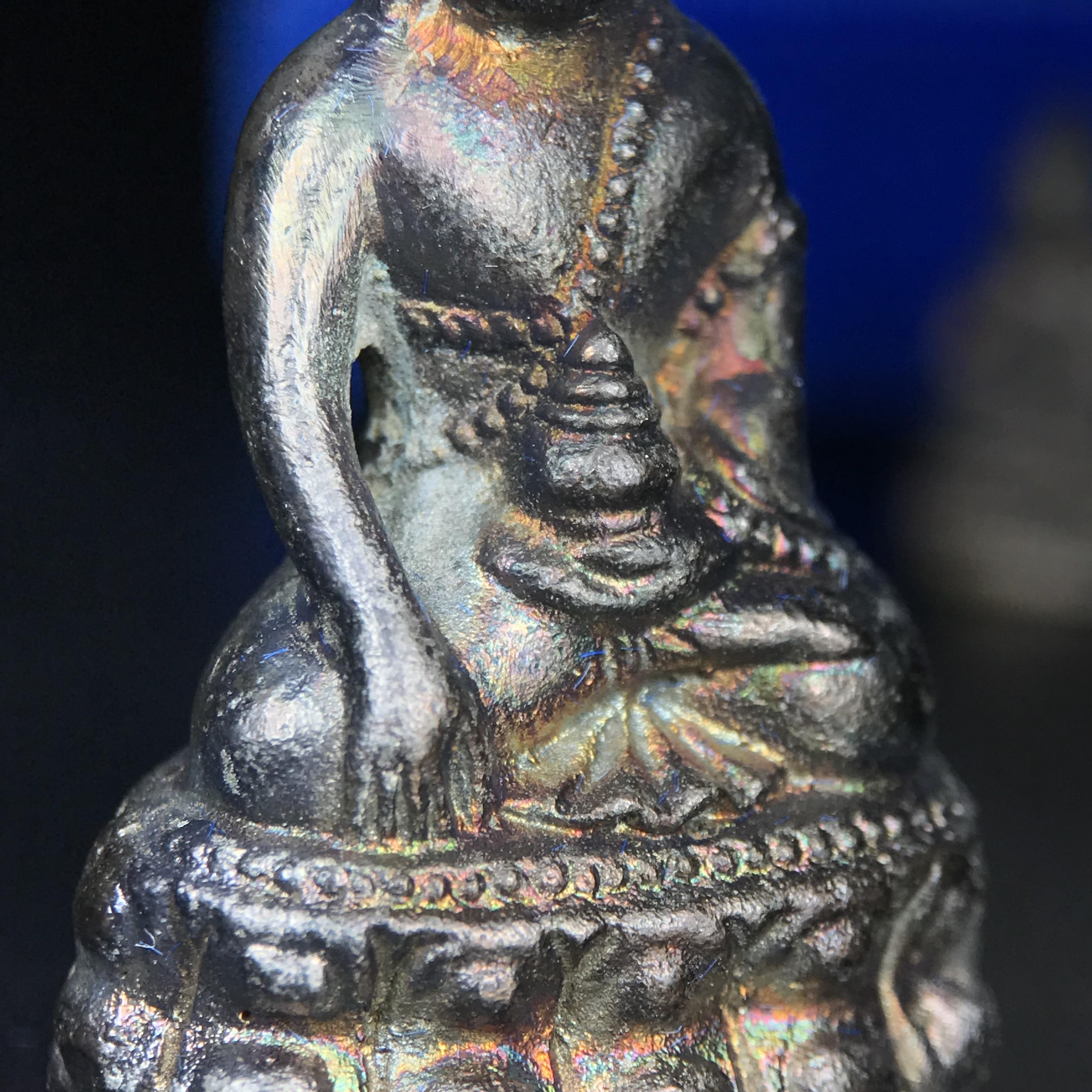 พระกริ่ง-พระชัยวัฒน์ สว. 90 พรรษาสมเด็จย่า ปี2533 เนื้อนวโลหะ(แก่ทองคำผสมทองคำเยอะมากรุ่นนี้)(ในหลวงรัชกาลที่9เสด็จในพิธี)(หล่อแบบโบราณอุดมวลสาร 108 แบบฉบับพระกริ่งใหญ่สายวัดสุทัศน์ พระสังฆราช(แพ))(1 ใน 3000 ชุด) หายาก(***องค์นี้ผิวเนื้อนวโลหะสวยมาก***)