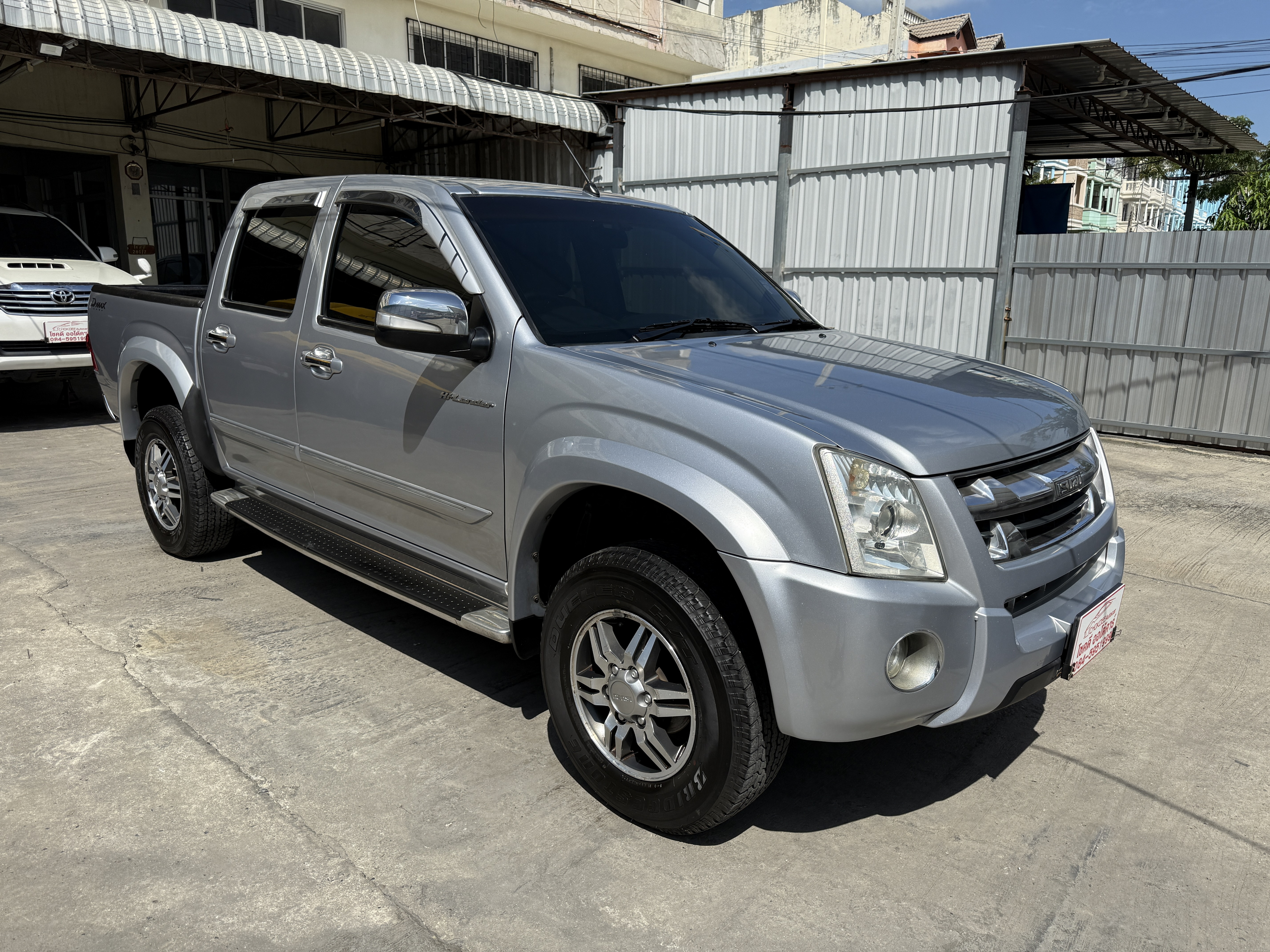 Isuzu Dmax 4ประตู Hilander 2.5 Abs 2010 เงิน
