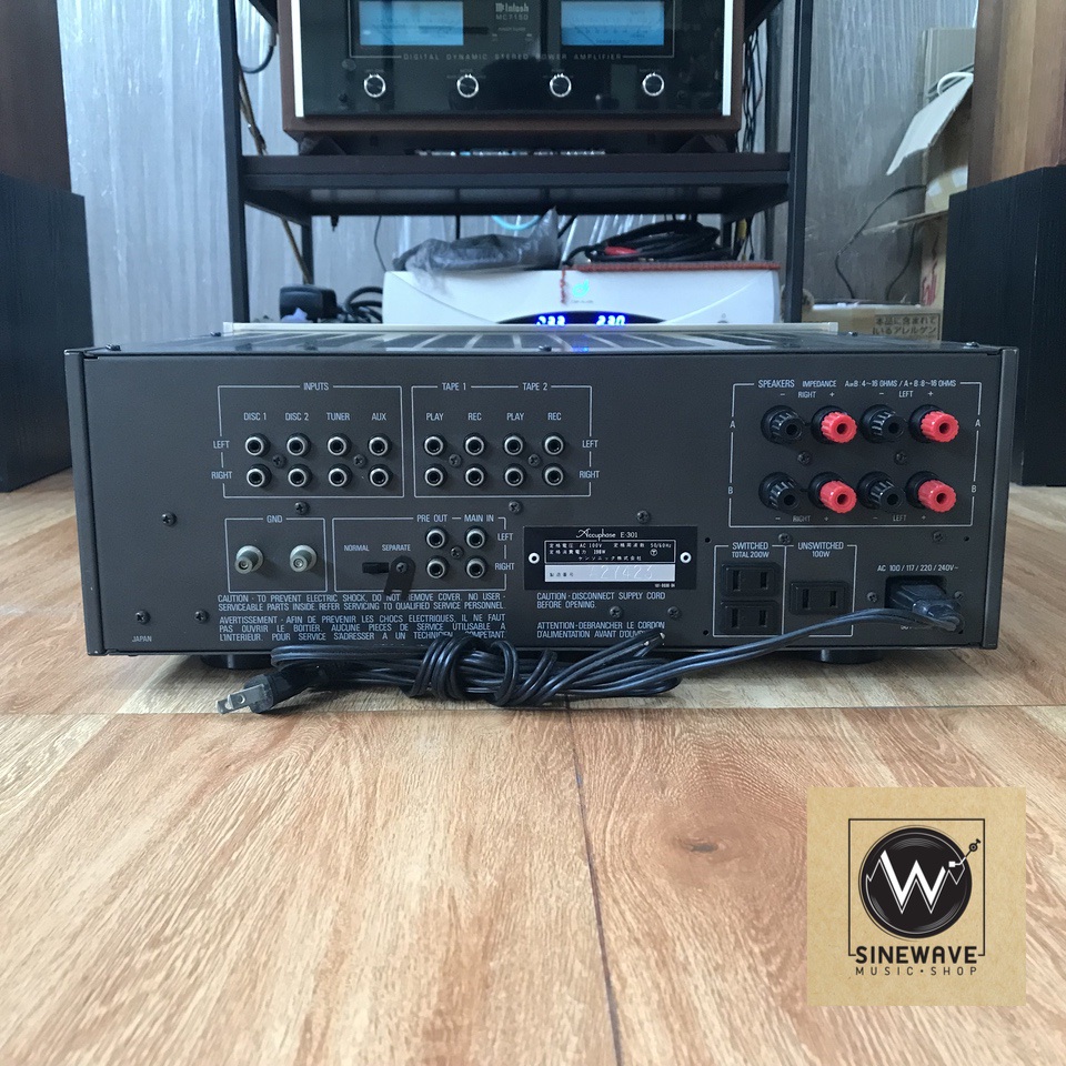 Integrated Amp ยี่ห้อ Accuphase รุ่น E-301 (Made in Japan) ไฟ 220Volts