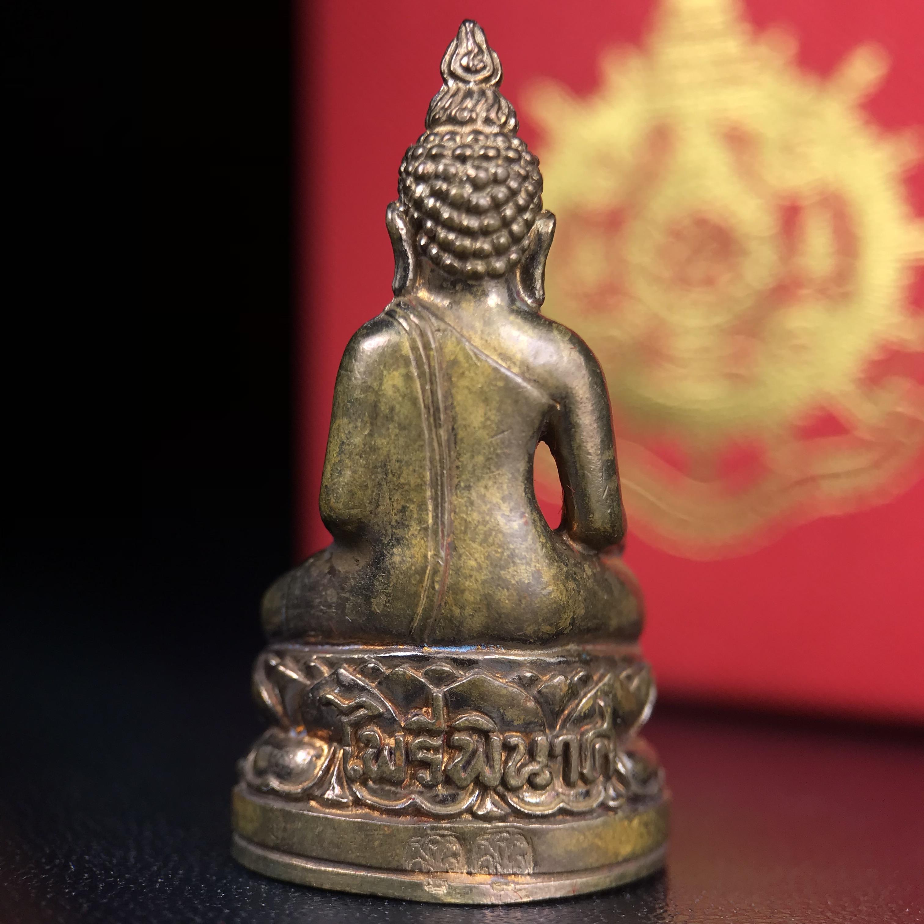 พระกริ่งไพรีพินาศ บรรจุเหล็กไหล ครั้งแรกและครั้งเดียวในประวัติศาสตร์ เฉลิมพระเกียรติ พระบาทสมเด็จพระเจ้าอยู่หัวรัชกาลที่9 พระชนมพรรษา 6 รอบ ปี2542 เนื้อสัมฤทธิ์(บรรจุเหล็กไหล)ดีนอก-ดีใน พิธีใหญ่ มวลสารเด่น(พิเศษกรรมการ ตอก 2 โค๊ต หมายเลข ๑๕๙๓)หายาก