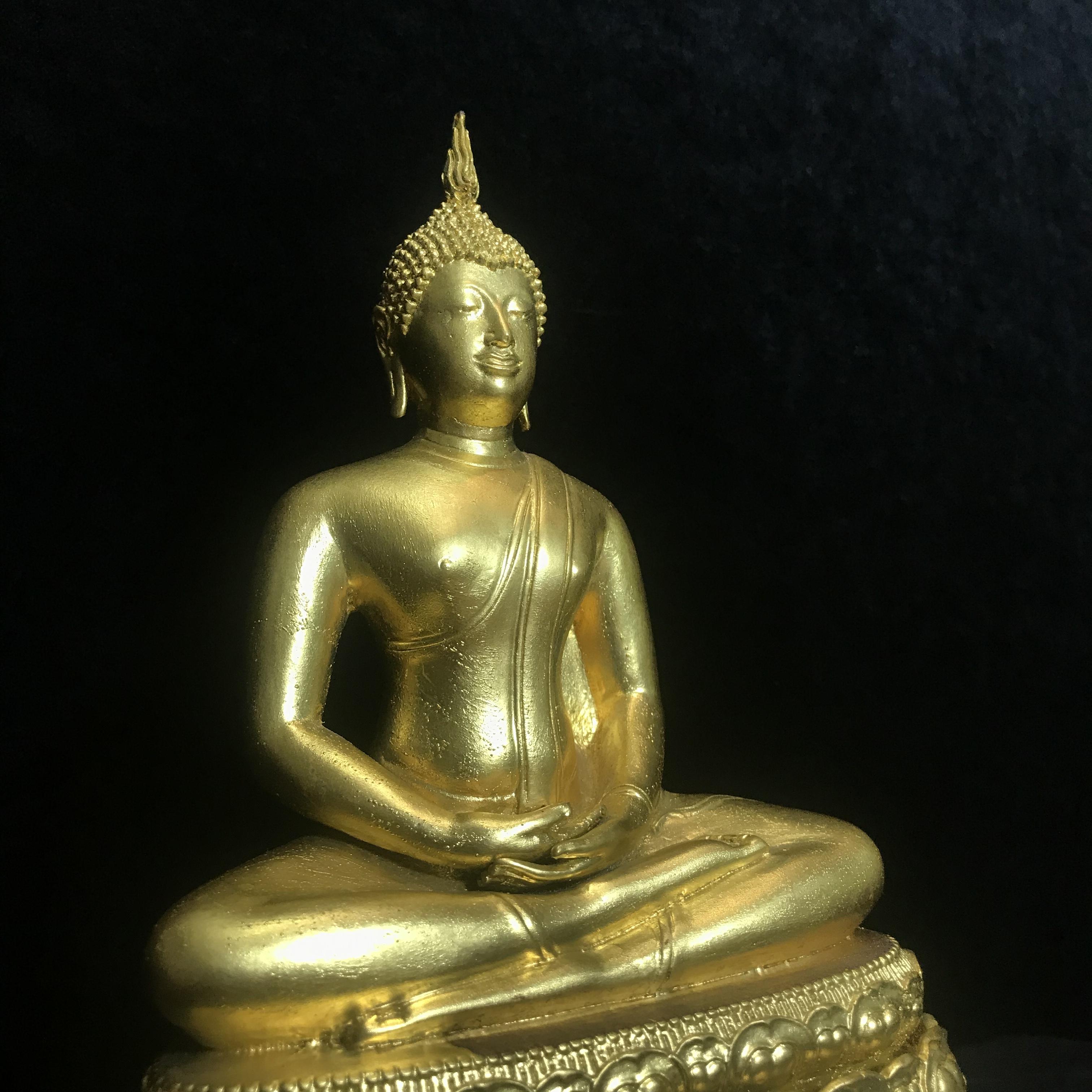 พระพุทธคมนาคมบพิธ (พระพุทธสิหิงค์จำลอง)(พระพุทธรูปประจำกระทรวงคมนาคม) ตรา ภปร. ครบรอบ 84 ปี กระทรวงคมนาคม พ.ศ.2539 เนื้อลำอู่แดงลงรักปิดทอง หน้าตัก 5 นิ้ว ปลุกเสก ณ วัดพระแก้ว พิธีใหญ่(1 ใน 3000 องค์)หายาก