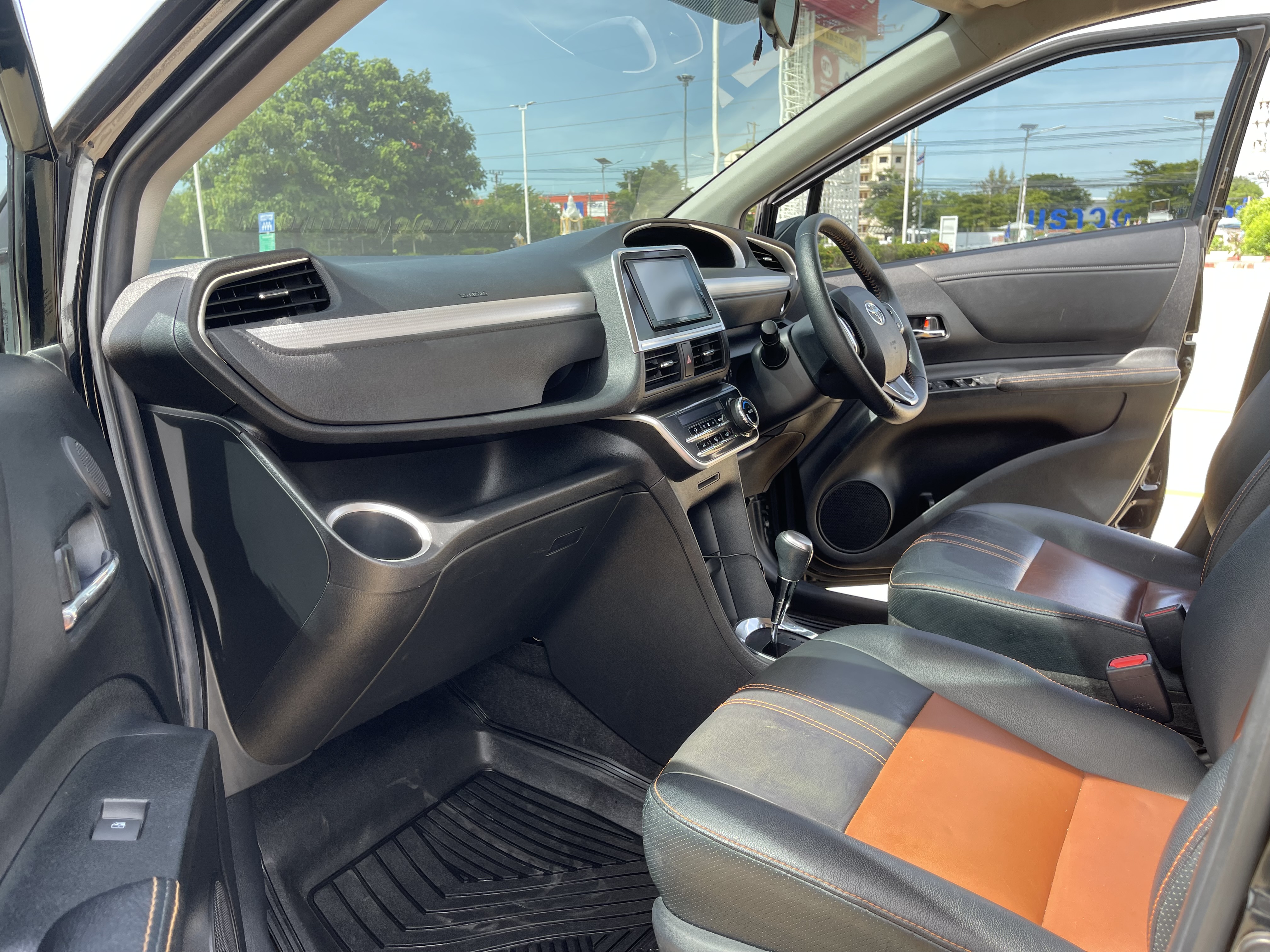 Toyota Sienta 1.5 V At 2018 ดำ