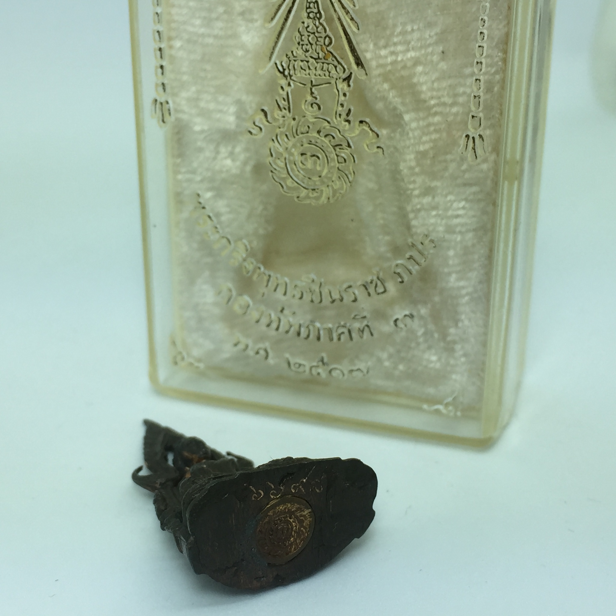 พระกริ่งชินราช ภปร กองทัพภาคที่3 ปี2517 เนื้อนวโลหะกล่องเดิม(ในหลวง ร.9 เสด็จเททอง)