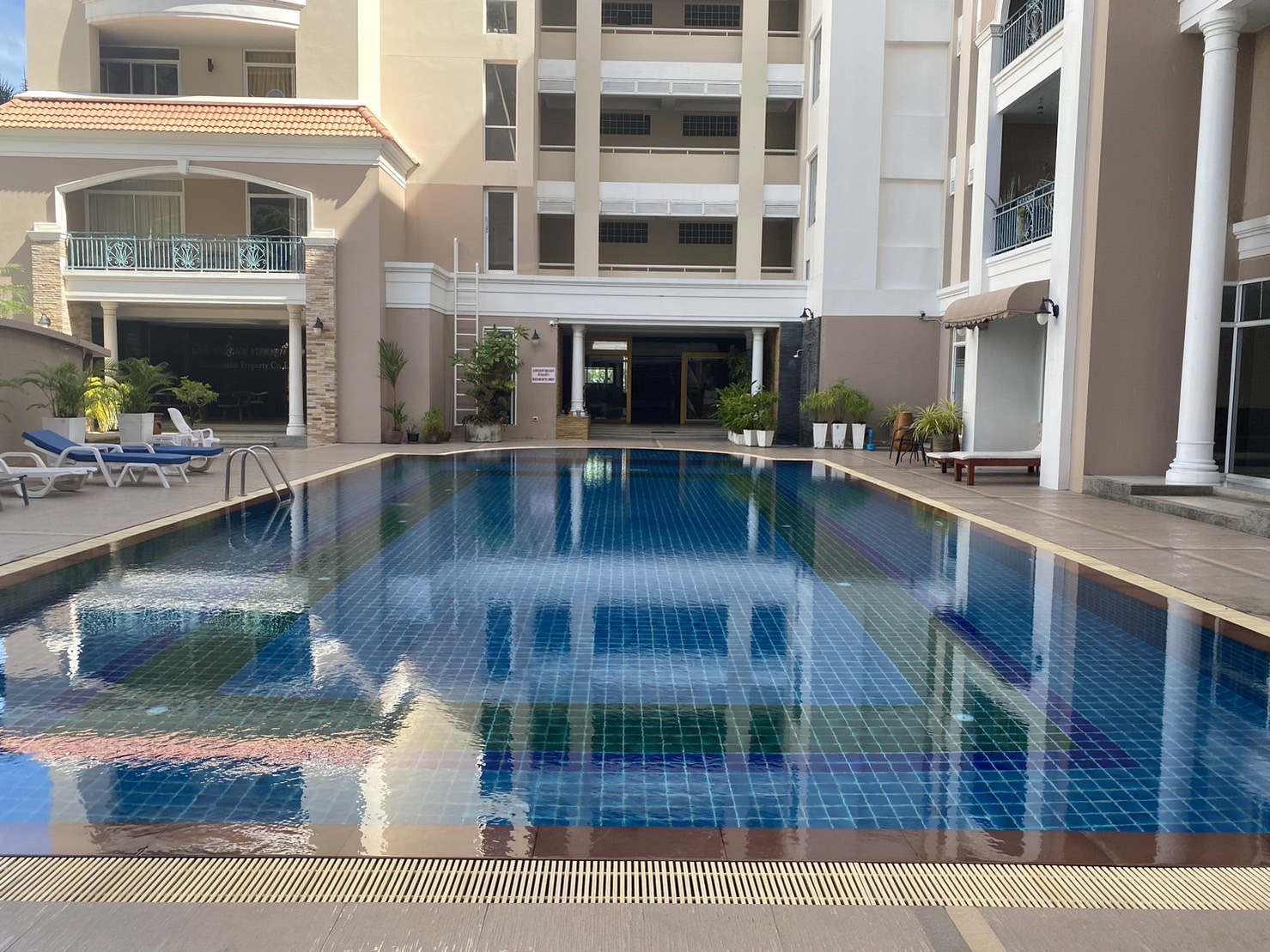 For Rent : Condo near Patong Beach, 2 Bedroom 2 Bathroom, 5th flr.