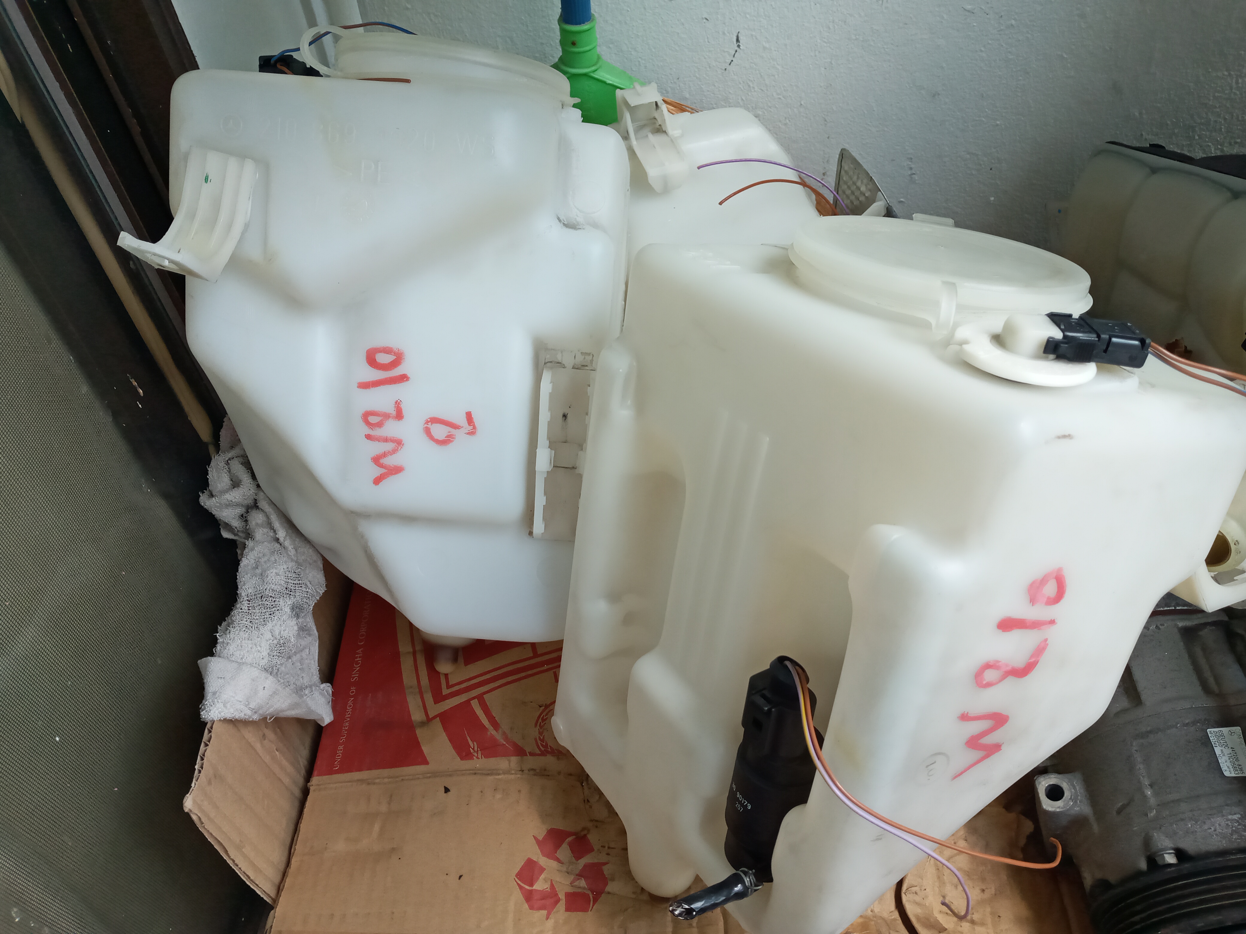 กระป๋องน้ำล้างกระจกBENZ W210